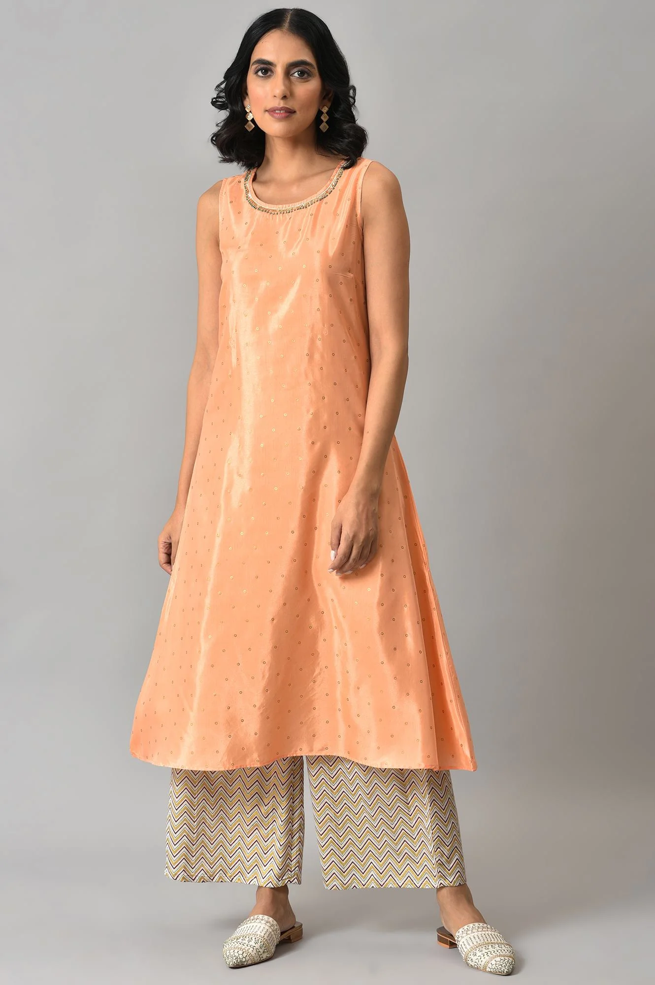 Beige Printed Front Open Gilet With Peach Inner Kurta And And Beige Straight Palazzo - Image 8