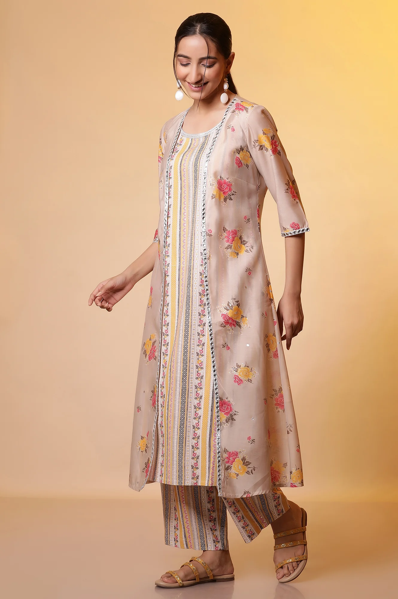 Beige Printed Sleeveless Kurta, Floral Gilet and Trouser Set - Image 3