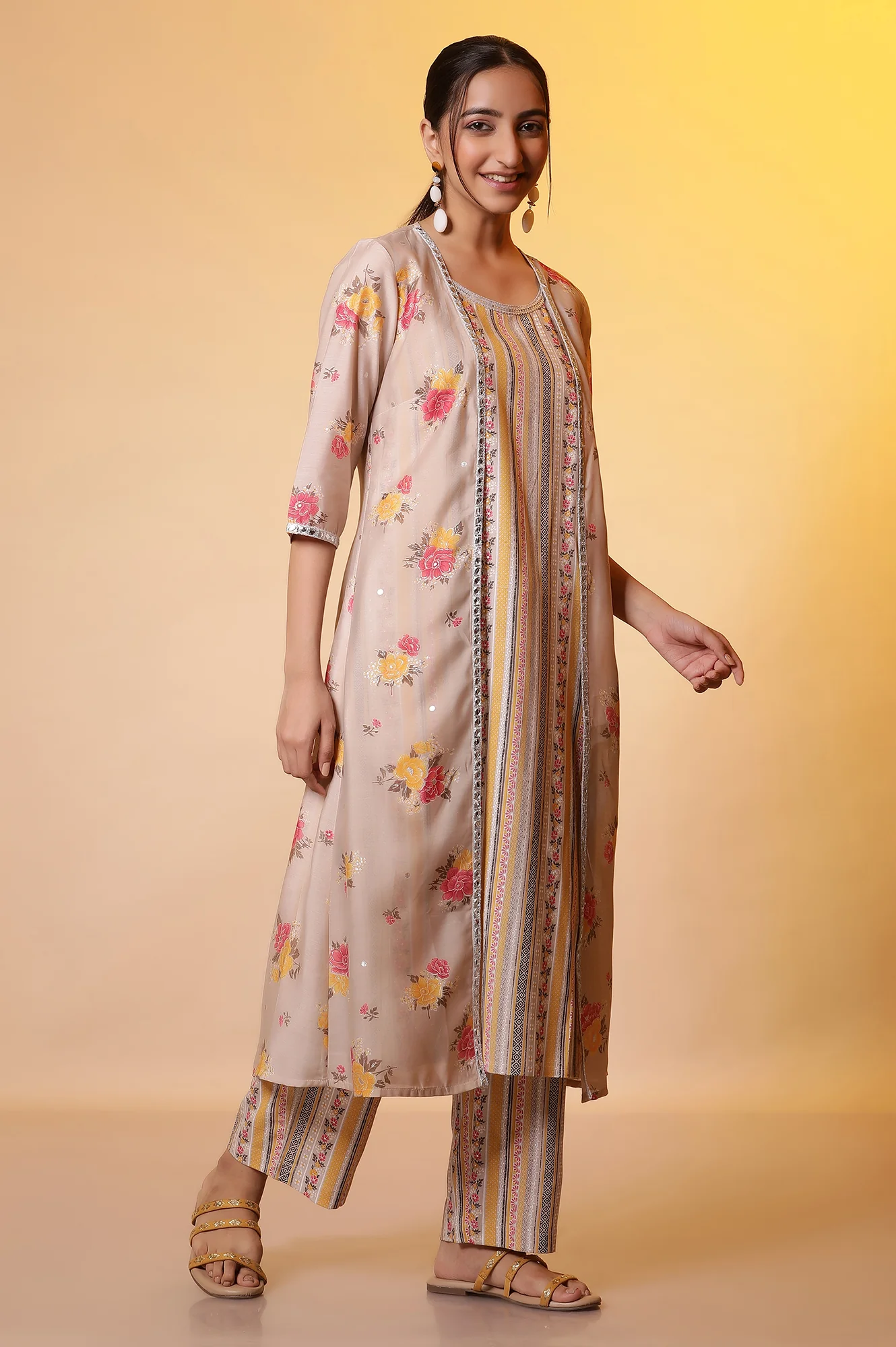 Beige Printed Sleeveless Kurta, Floral Gilet and Trouser Set - Image 5