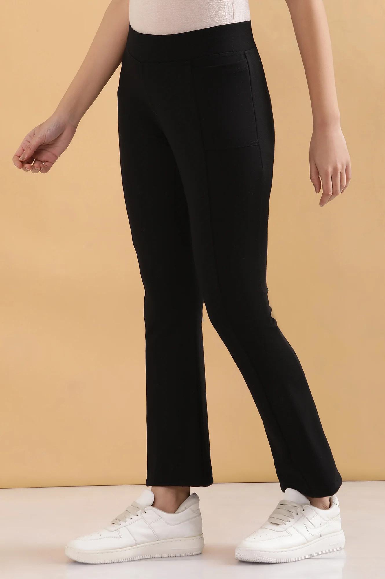 Black Solid Flared Pants With Elasticated Waist - Image 4