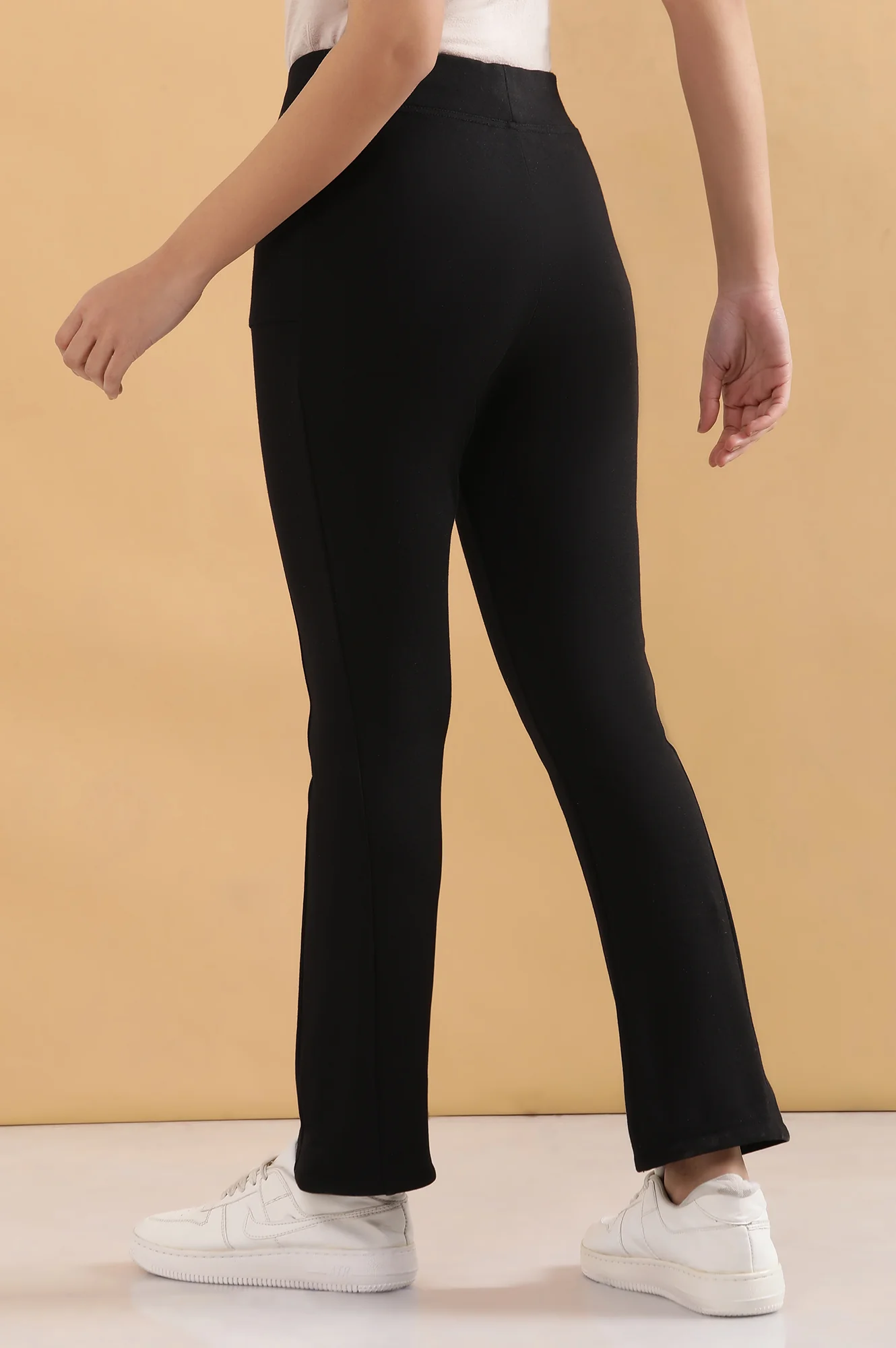Black Solid Flared Pants With Elasticated Waist - Image 5