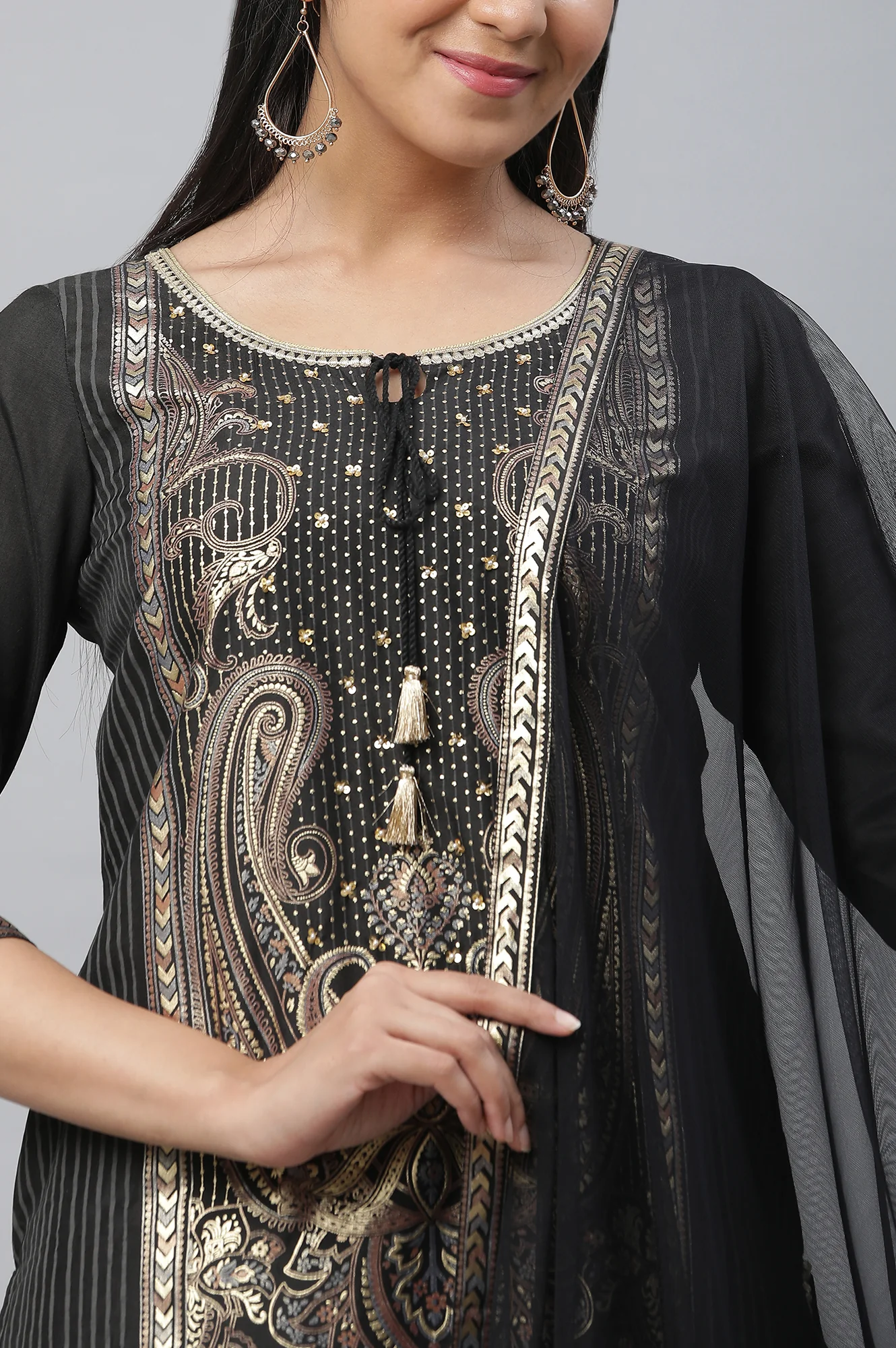 Black Hevy Festive Kurta, Salwar and Dupatta Set - Image 6