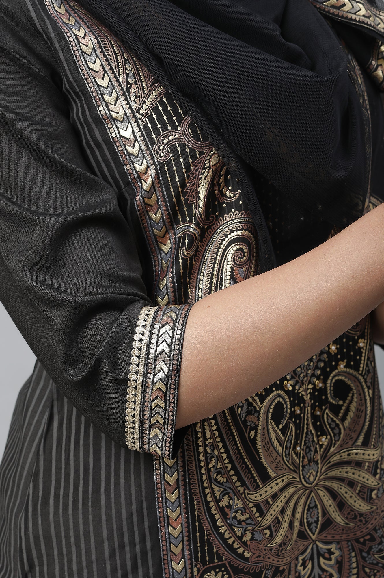 Black Hevy Festive Kurta, Salwar and Dupatta Set - Image 8