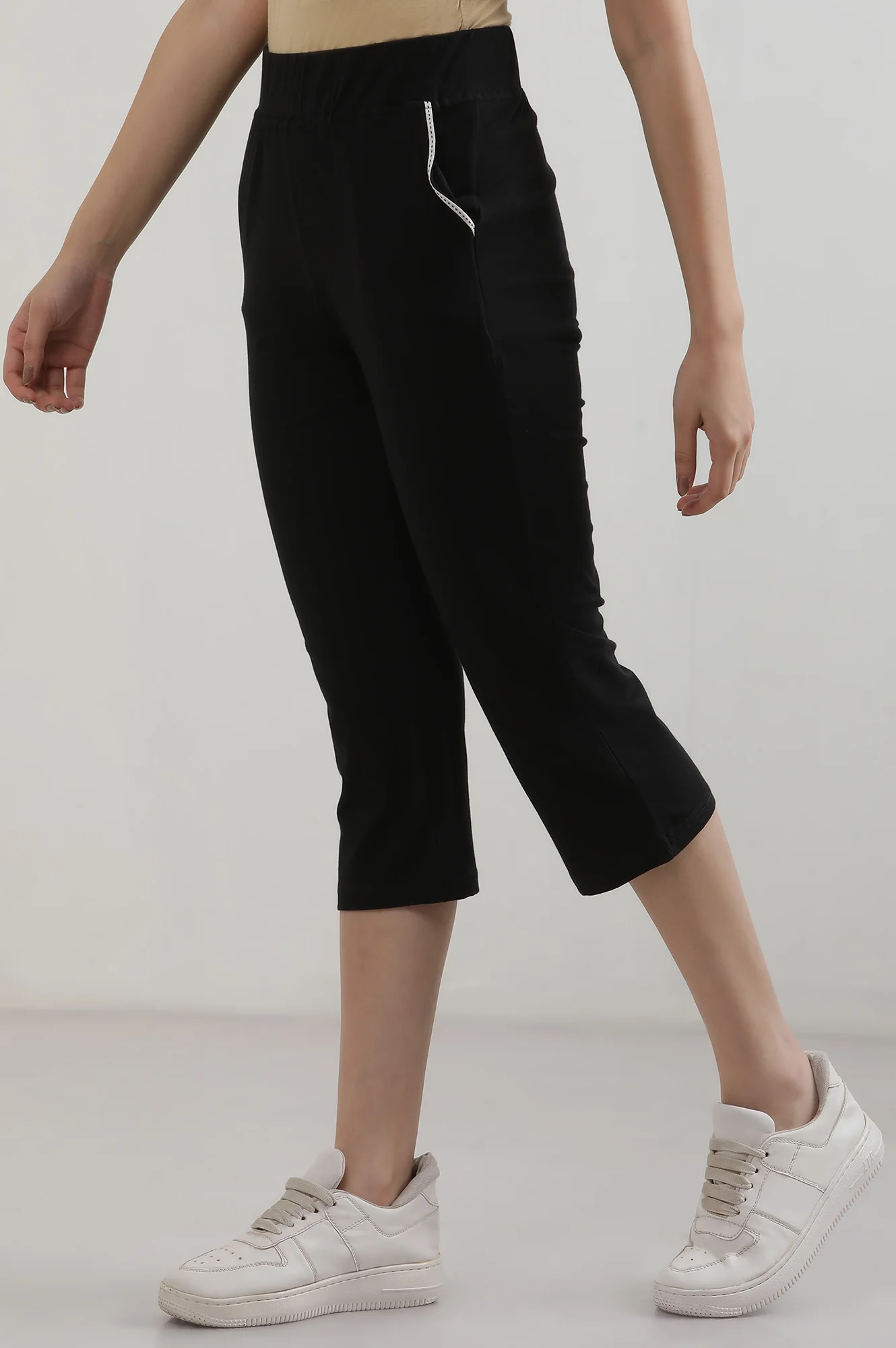 Black Solid Straight Fit Cotton Culottes With Slip On Closure - Image 3
