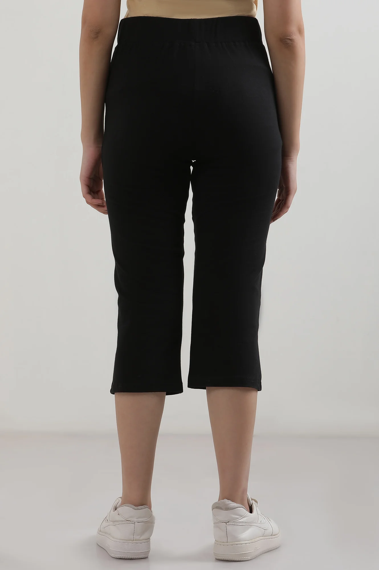 Black Solid Straight Fit Cotton Culottes With Slip On Closure - Image 4