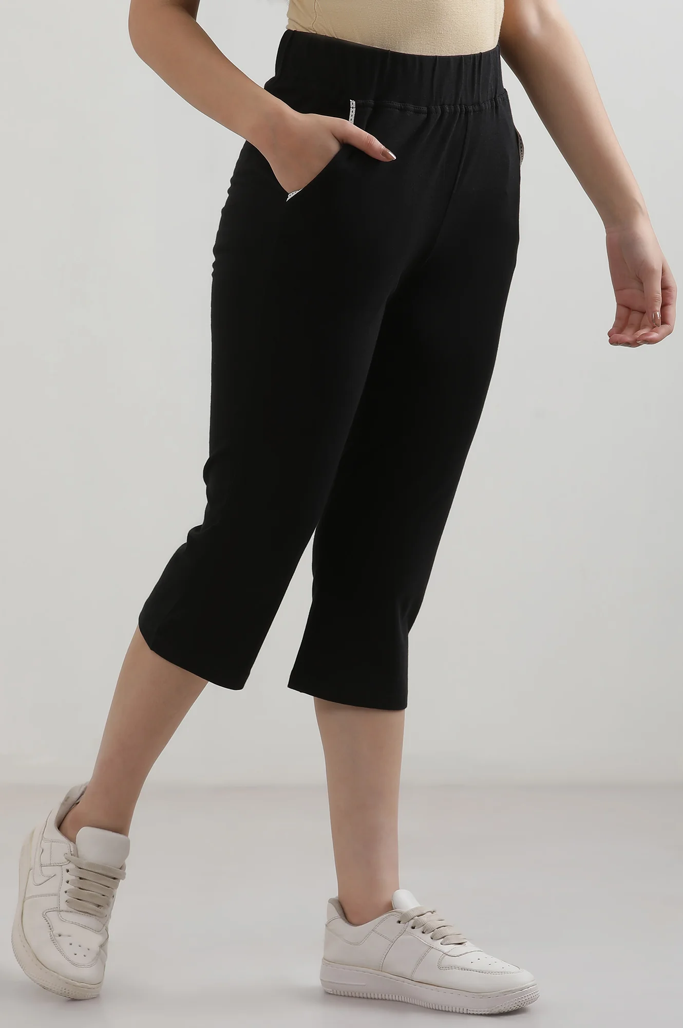Black Solid Straight Fit Cotton Culottes With Slip On Closure - Image 5