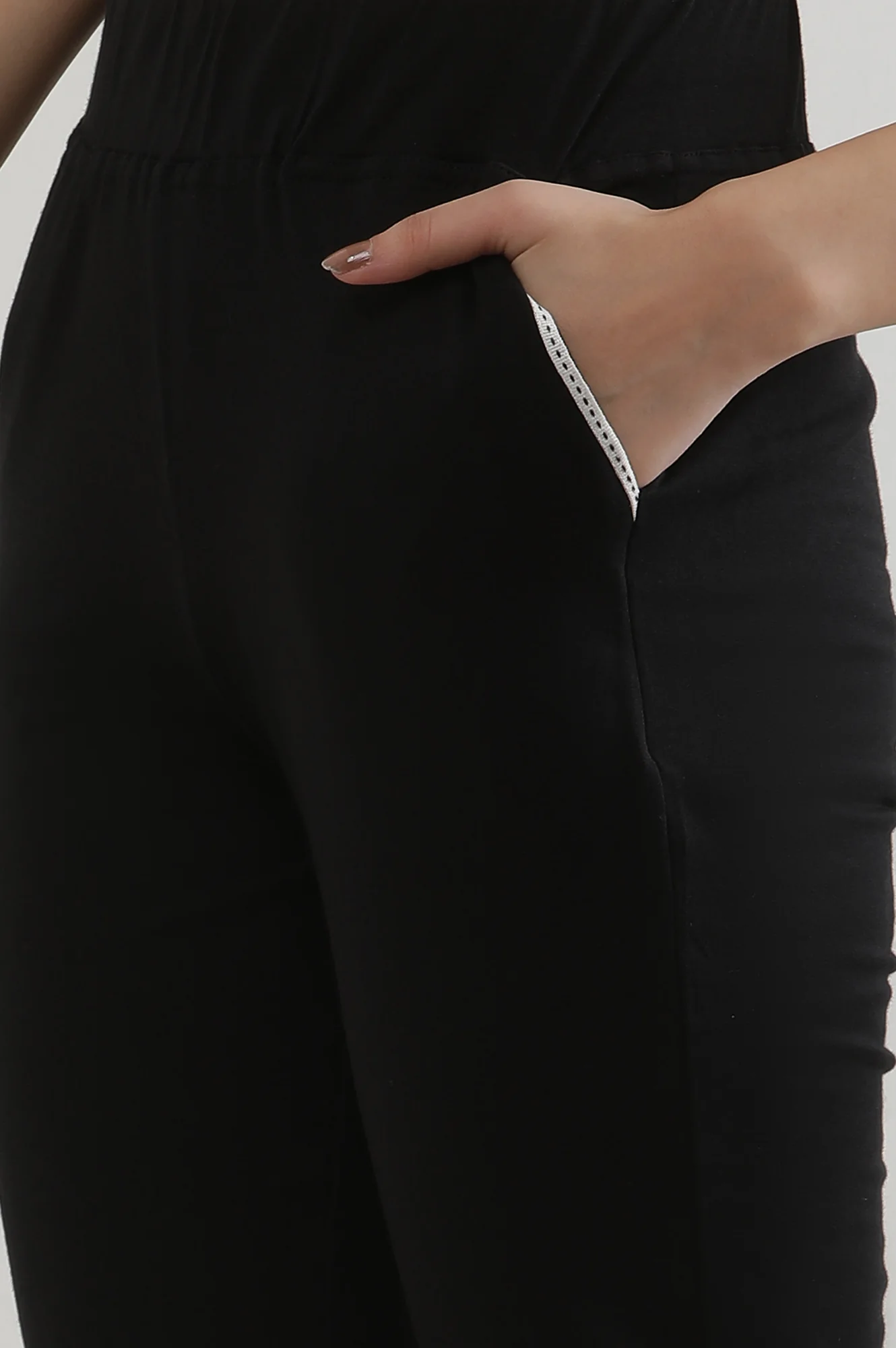 Black Solid Straight Fit Cotton Culottes With Slip On Closure - Image 7