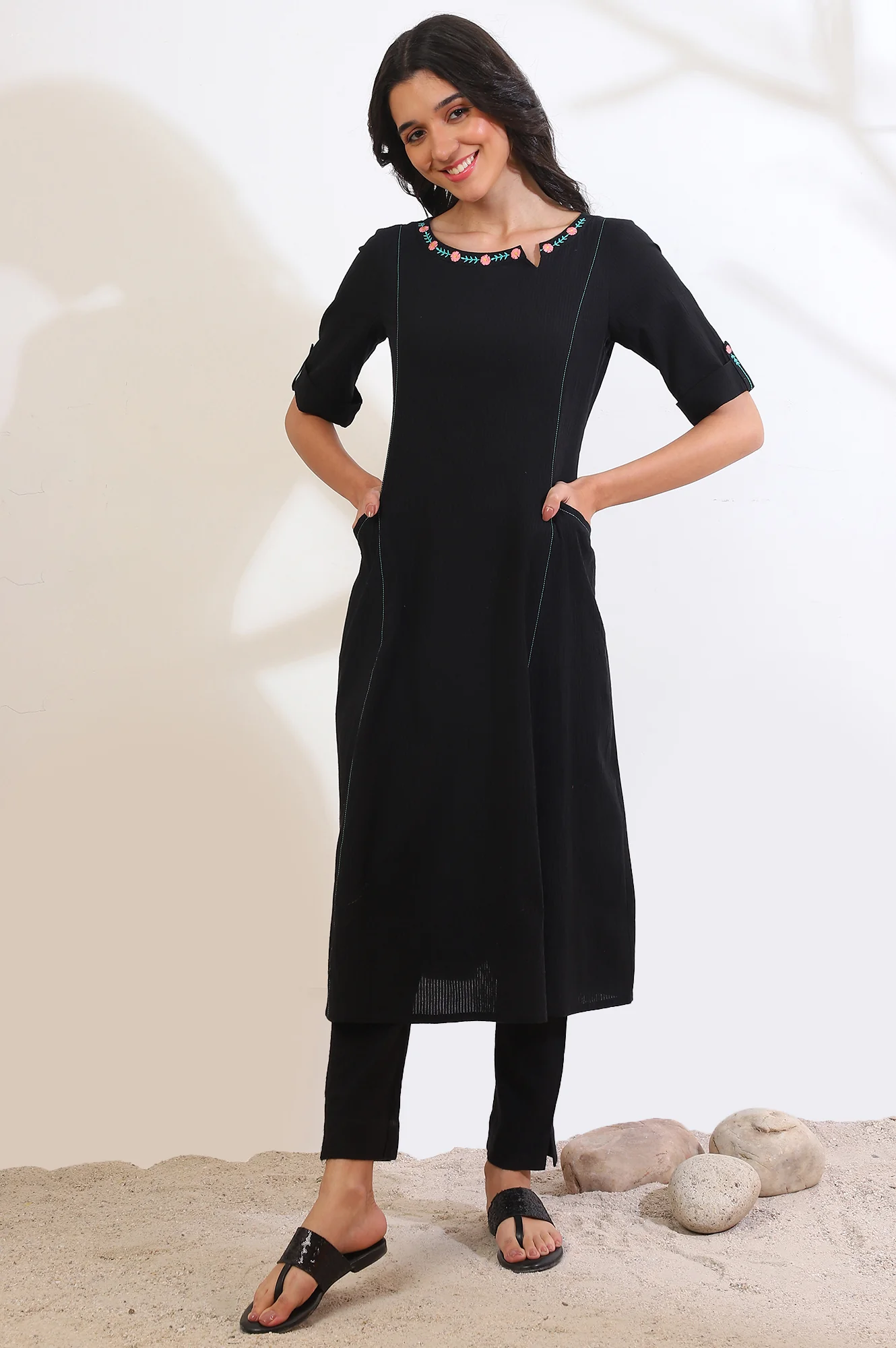 Black Solid Straight Pure Cotton Kurta - Image 2