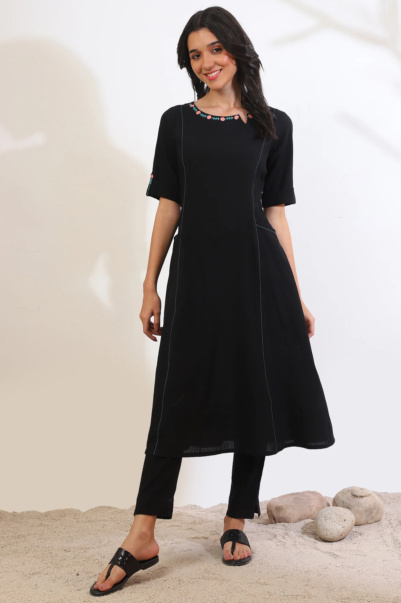 Black Solid Straight Pure Cotton Kurta - Image 3