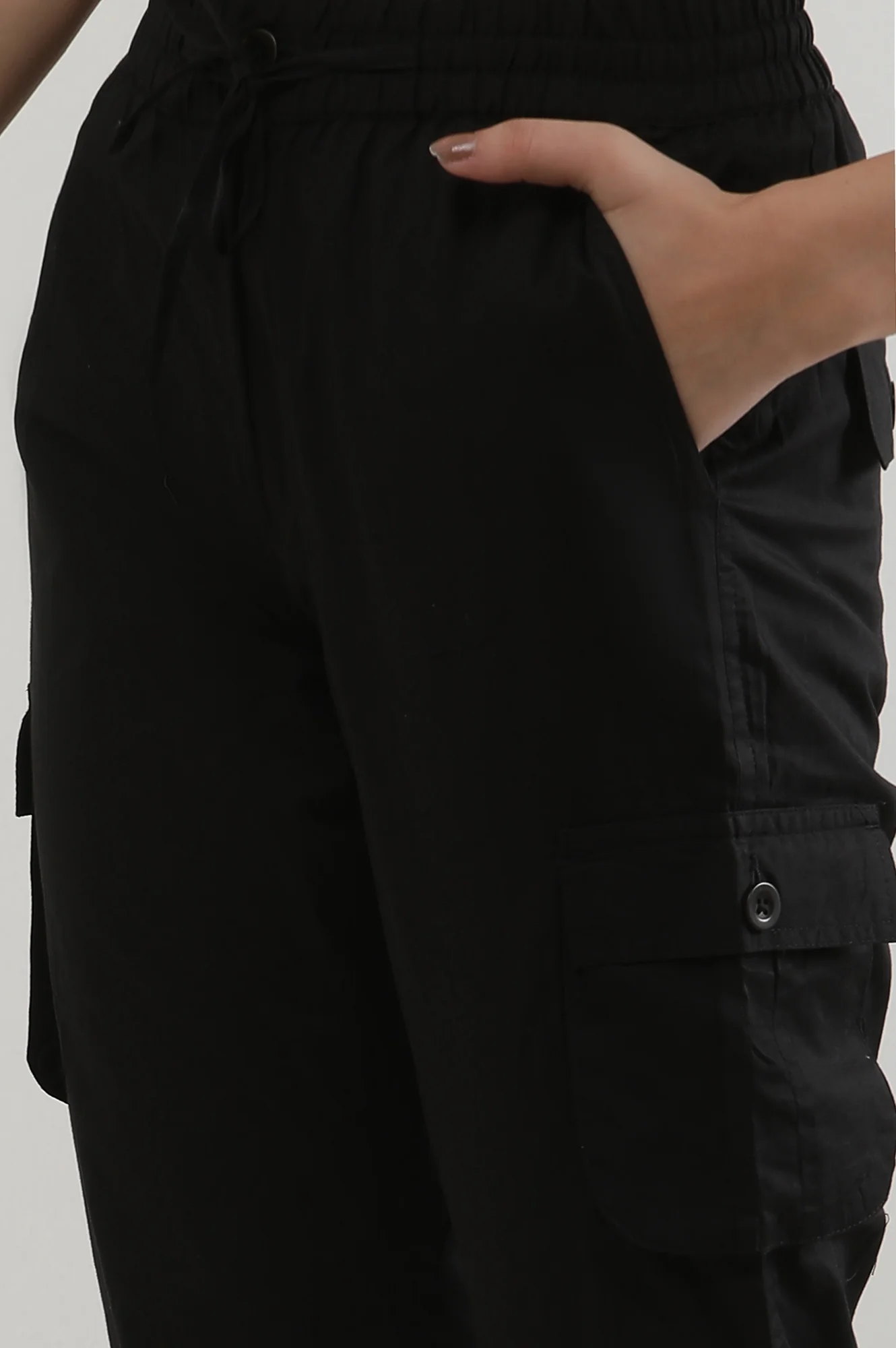 Black Solid Straight Fit Cotton Cargo Pants With Button And Zip Closure - Image 7