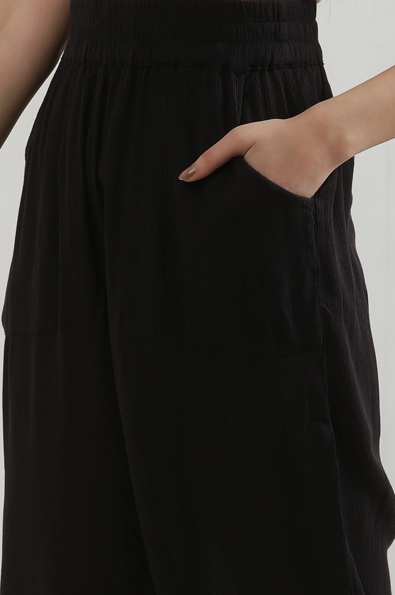 Black Solid Flared Rayon Culottes With Elasticated Waist - Image 7