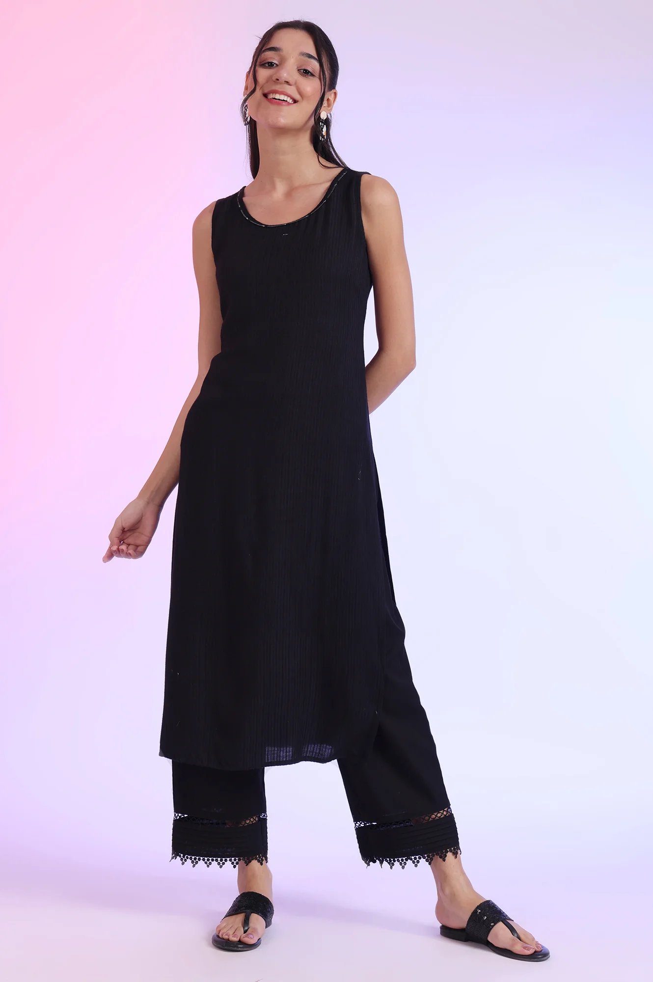 Black Solid Textured Rayon Sleeveless Straight Kurta - Image 2