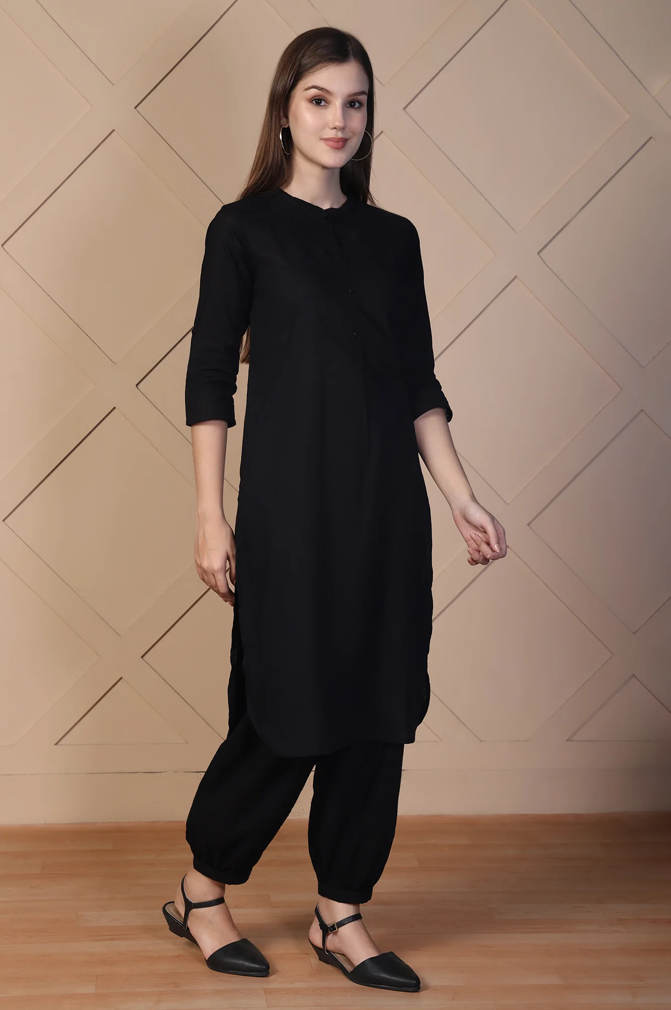 Black Solid Textured Cotton Straight Kurta and Salwar Co-ord Set - Image 6