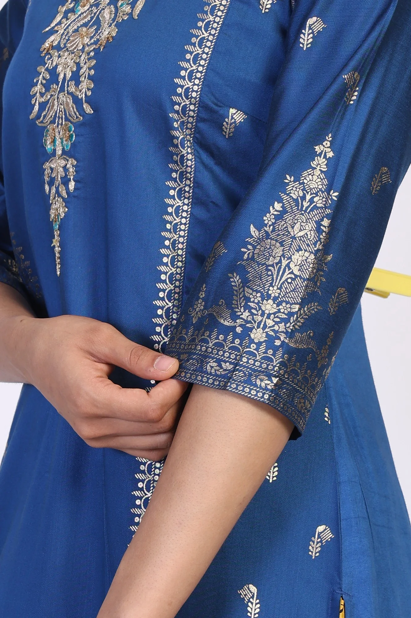 Blue Abstract Floral Sequined Straight Kurta with Trouser and Dupatta Set - Image 6