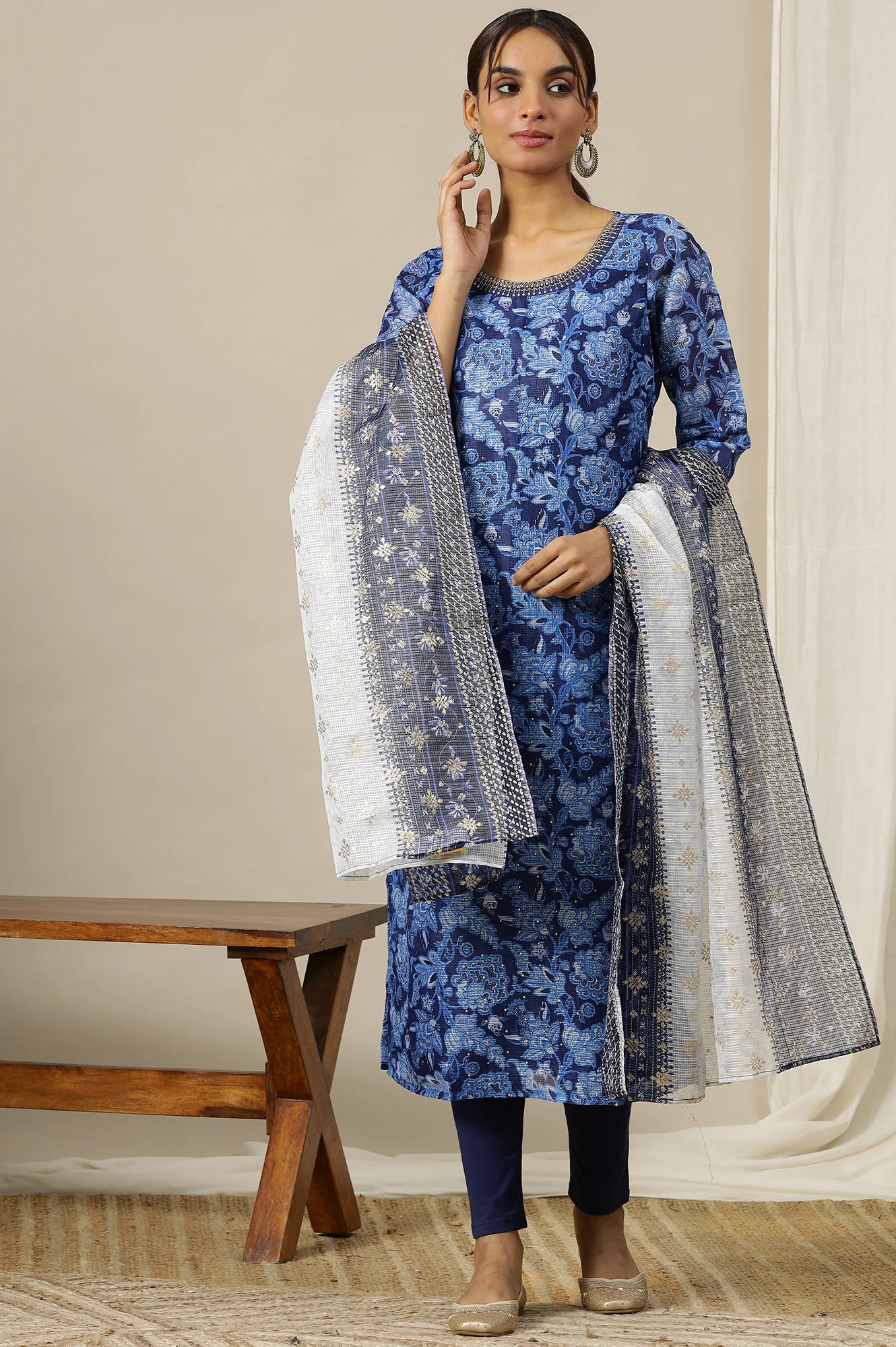 Blue and White Floral Printed Kota Doria Light-Weight Sheet Dupatta - Image 3