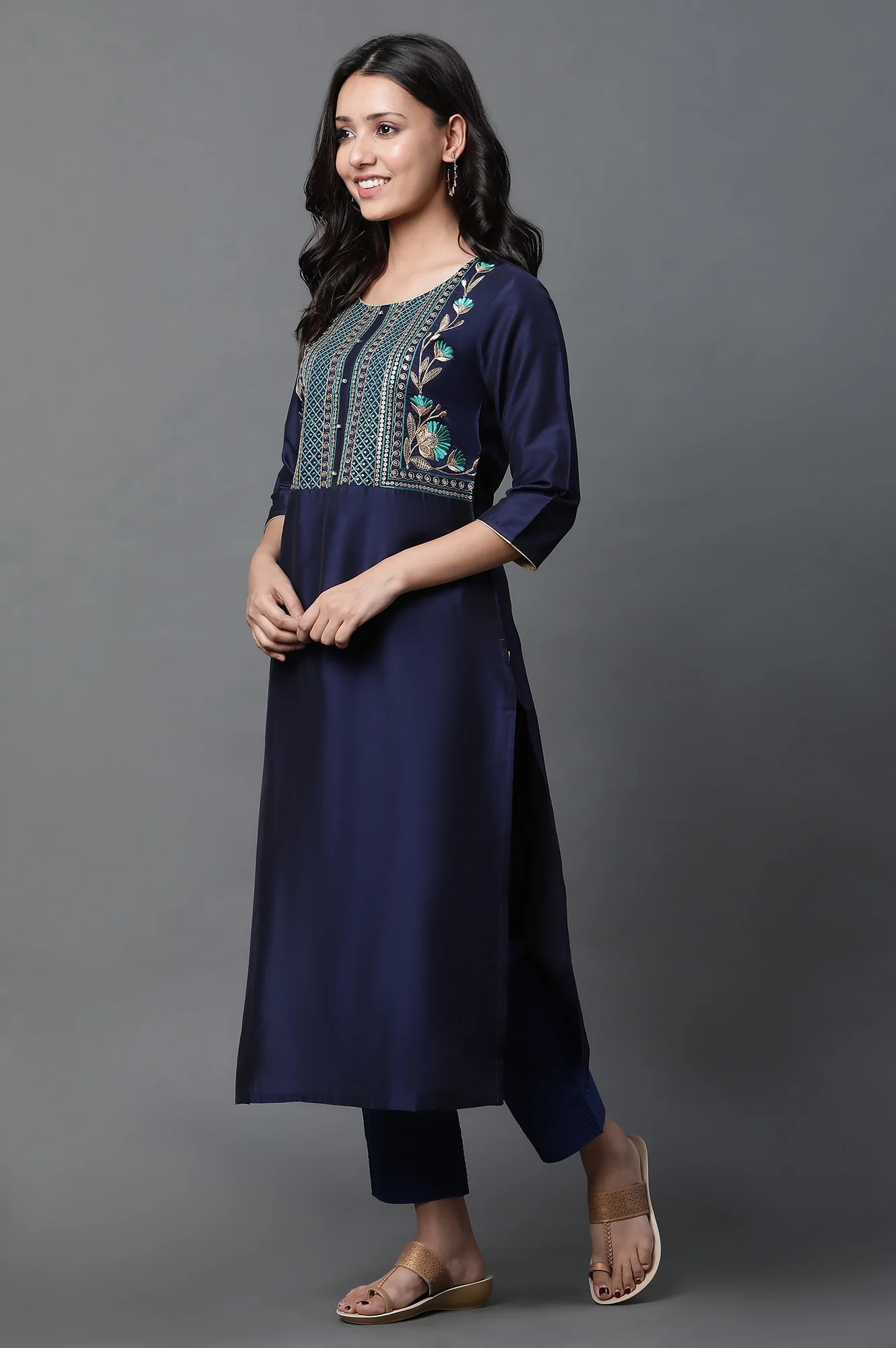 Blue Dori Embroidered Sequined Kurta - Image 3