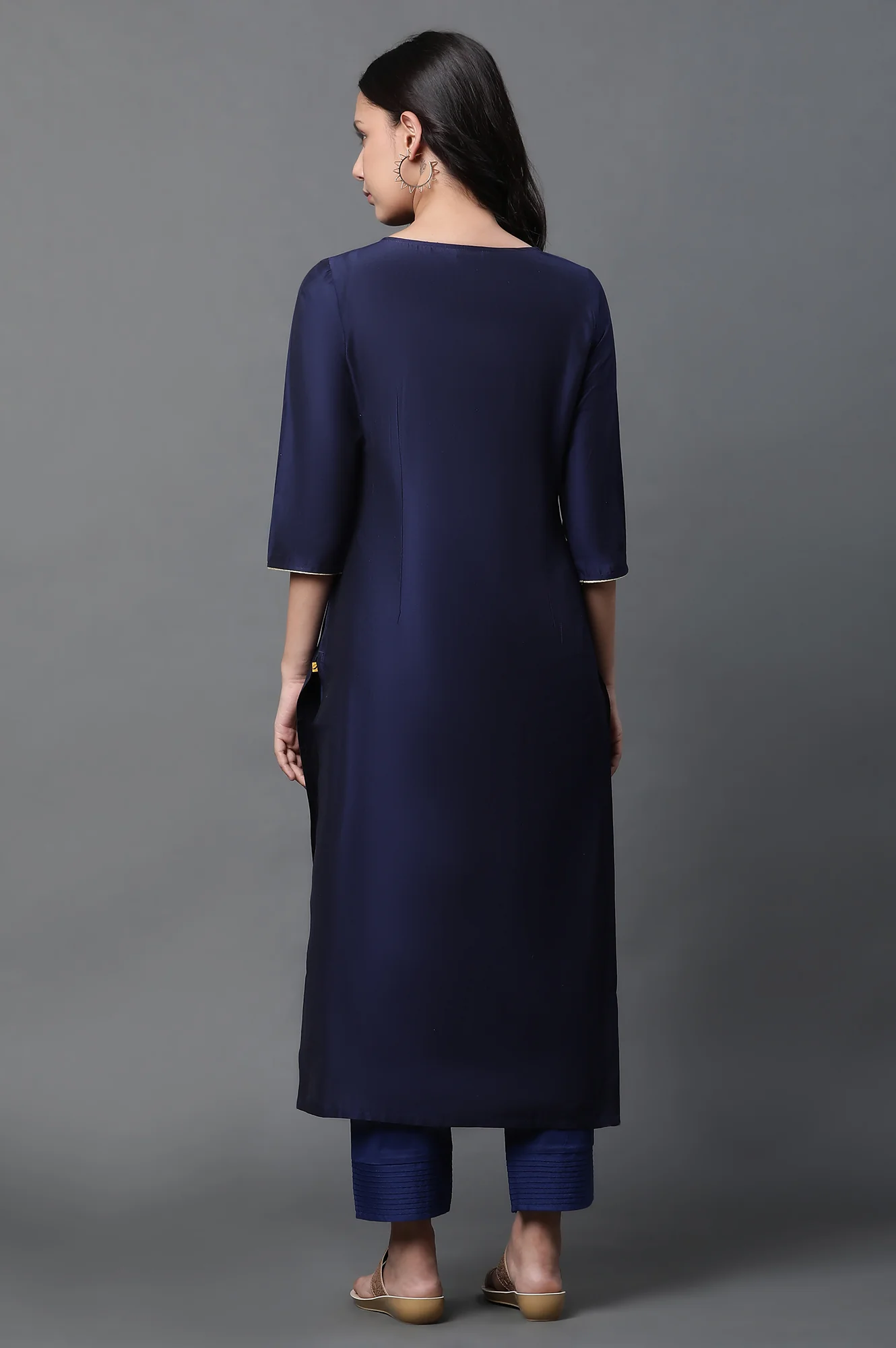 Blue Dori Embroidered Sequined Kurta - Image 4