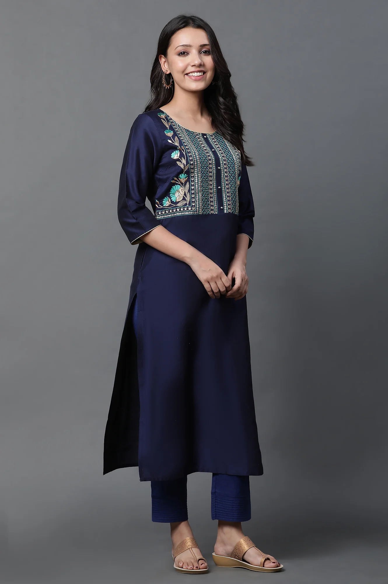 Blue Dori Embroidered Sequined Kurta - Image 5