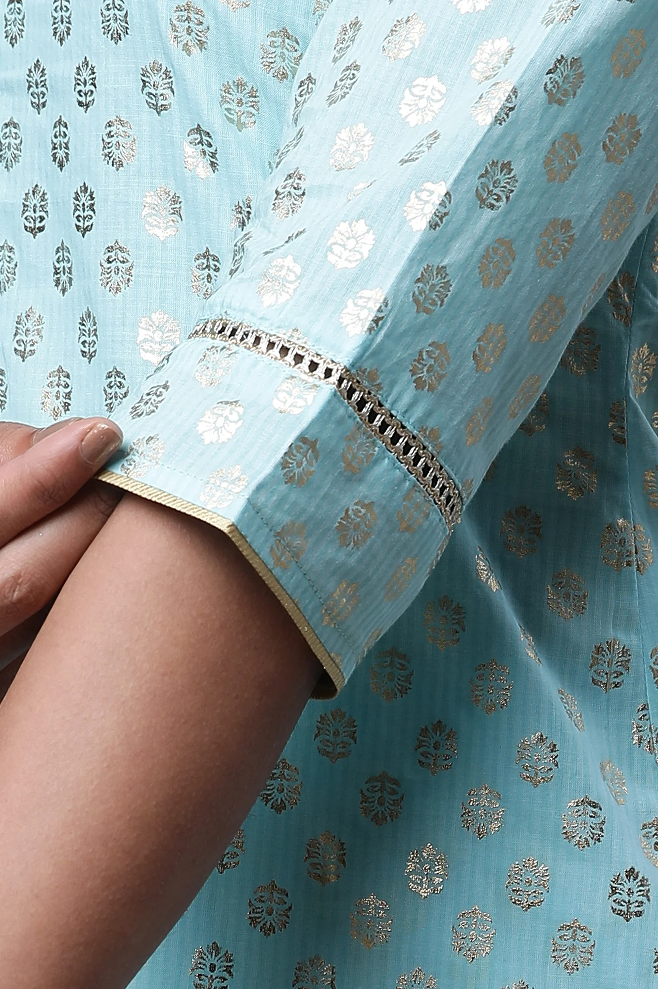 Blue Floral Foil Printed Short Kurta and Pants Co-ord Set - Image 7