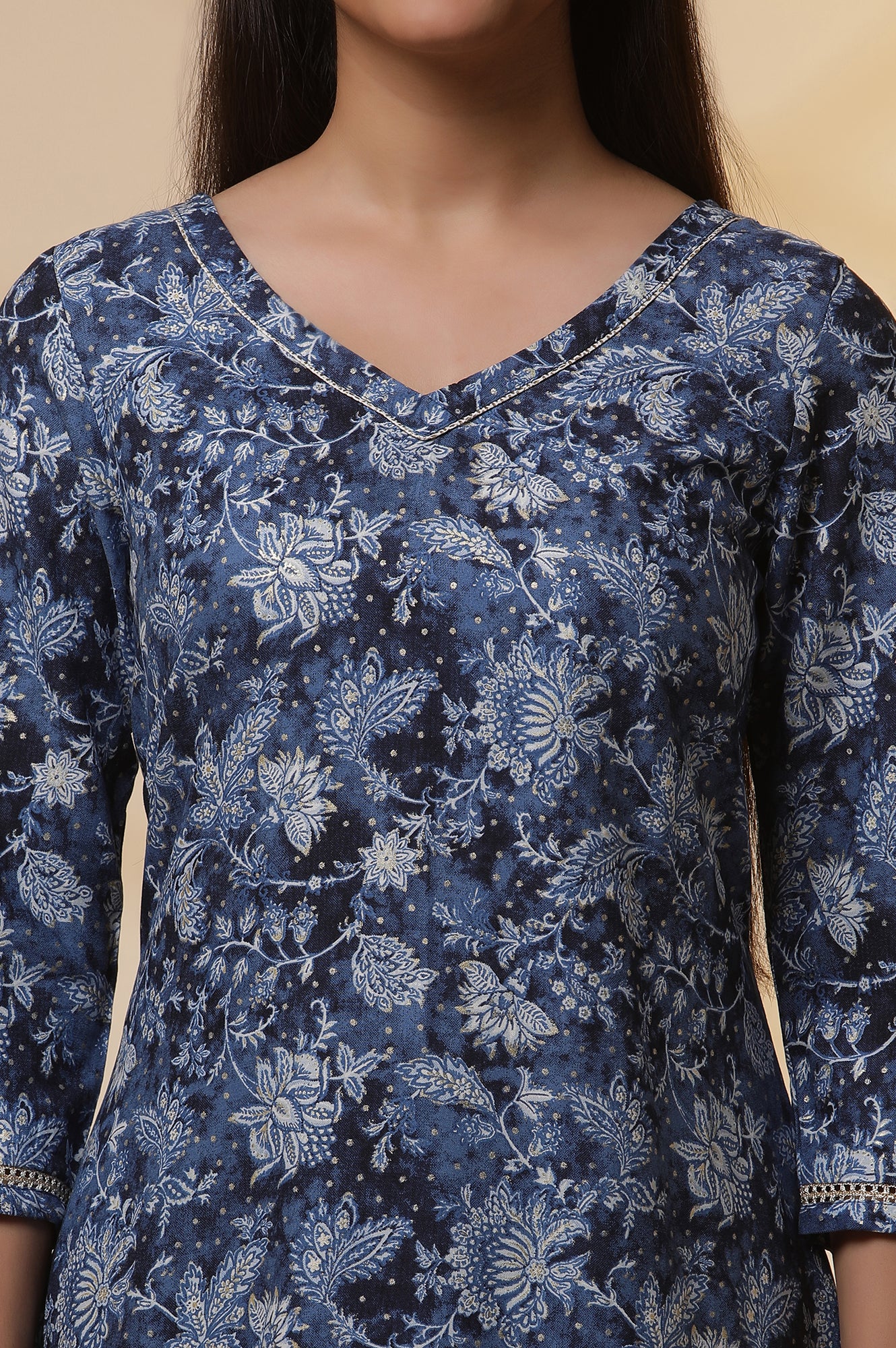 Blue Floral Printed Asymmetrical Kurta and Denim Jegging Set - Image 6