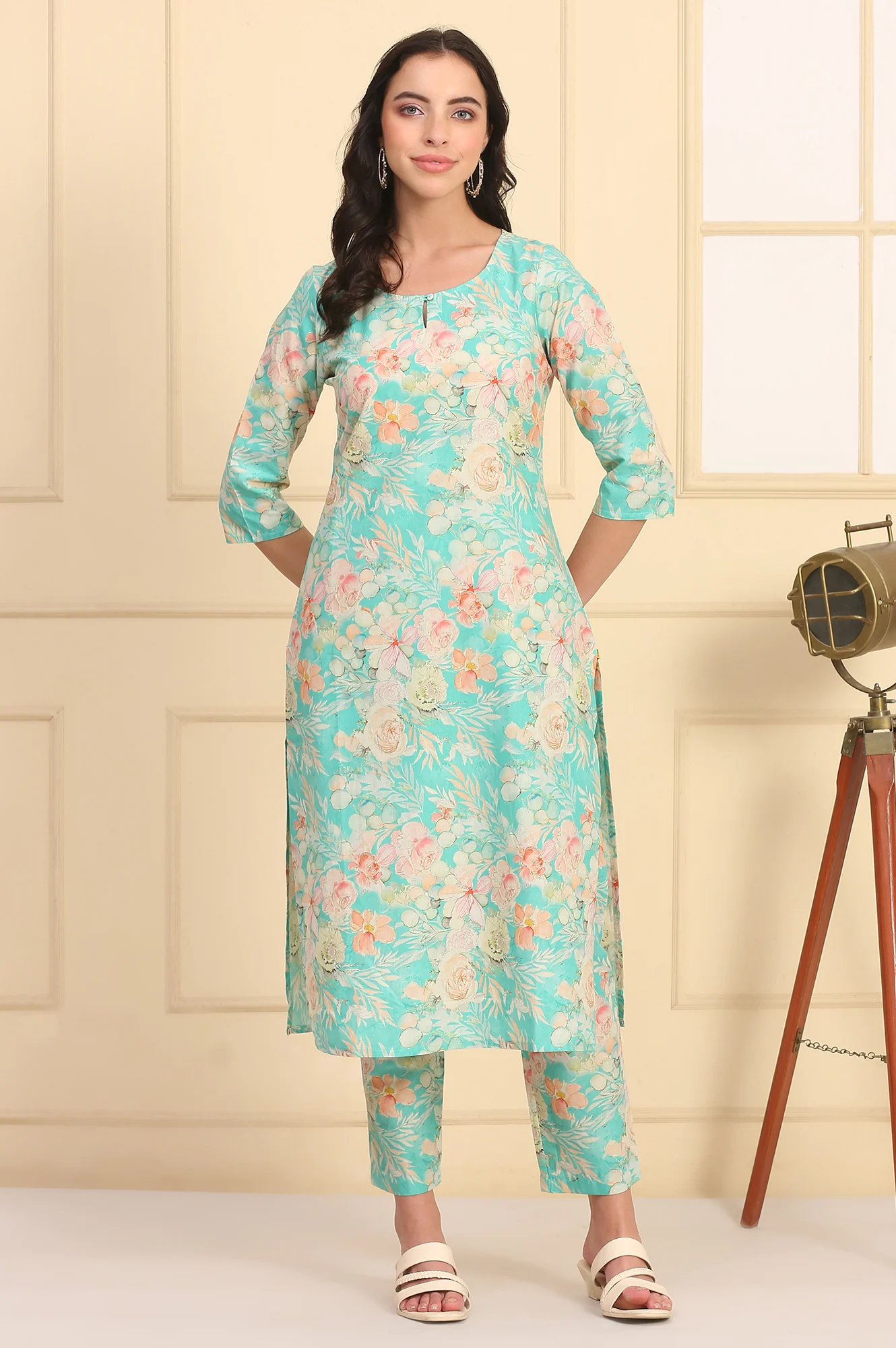 Blue Floral Printed Cotton Shimmer Kurta and Trouser Co-ord Set - Image 3
