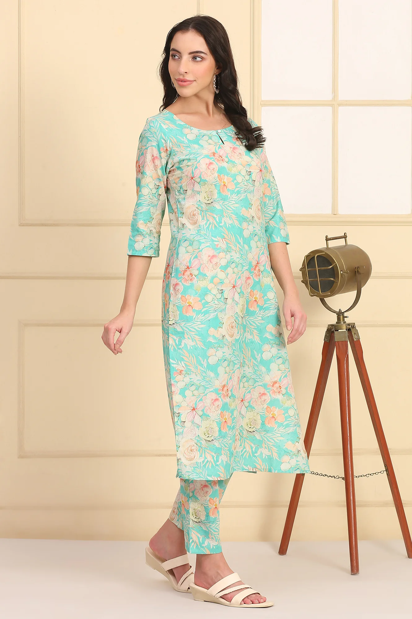 Blue Floral Printed Cotton Shimmer Kurta and Trouser Co-ord Set - Image 7