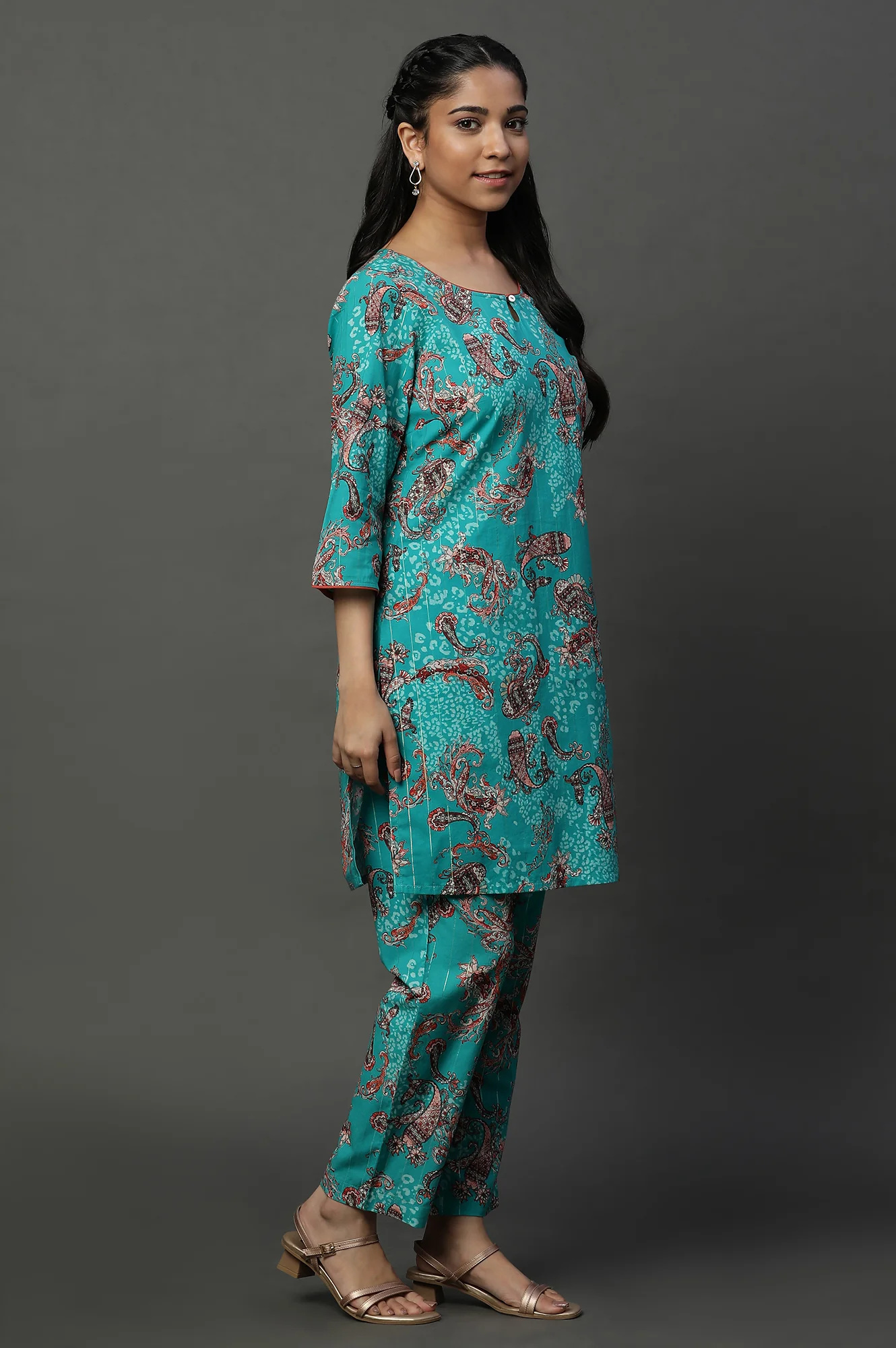 Blue Floral Printed Kurta and Pants Coord Set - Image 4
