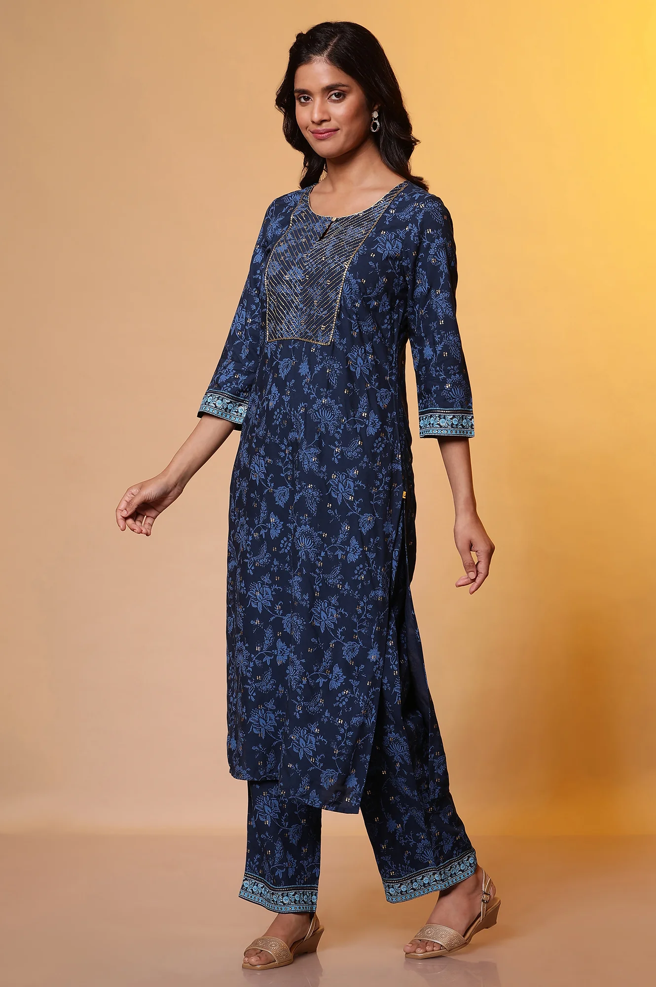 Blue Floral Printed Kurta with Zari Embroidery - Image 3
