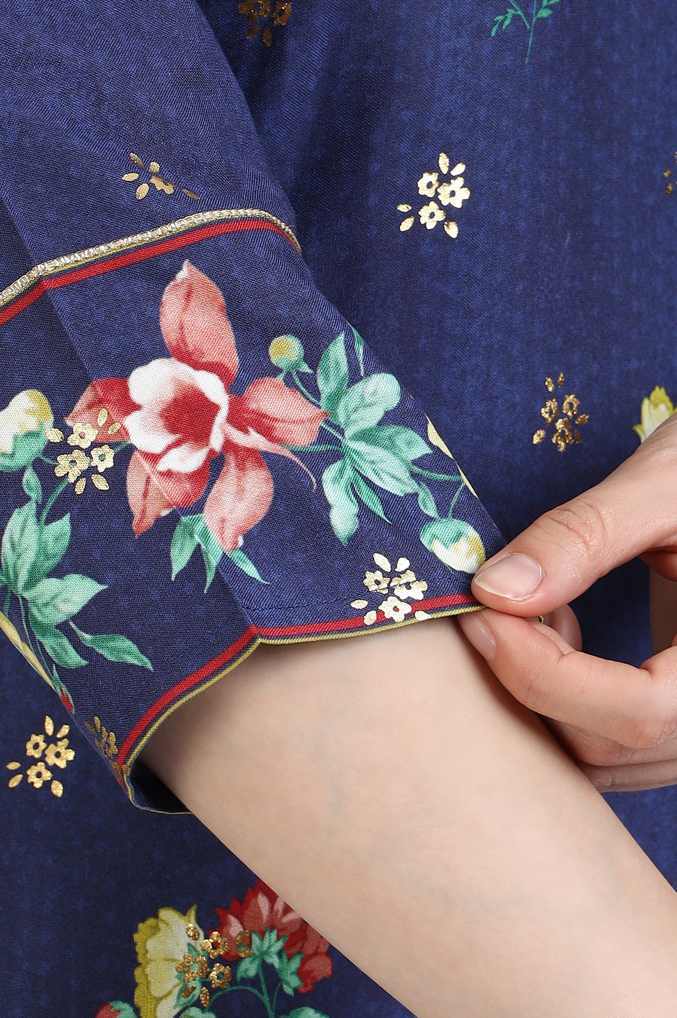 Blue Floral Printed Rayon Straight Kurta in Sweetheart Neck - Image 8