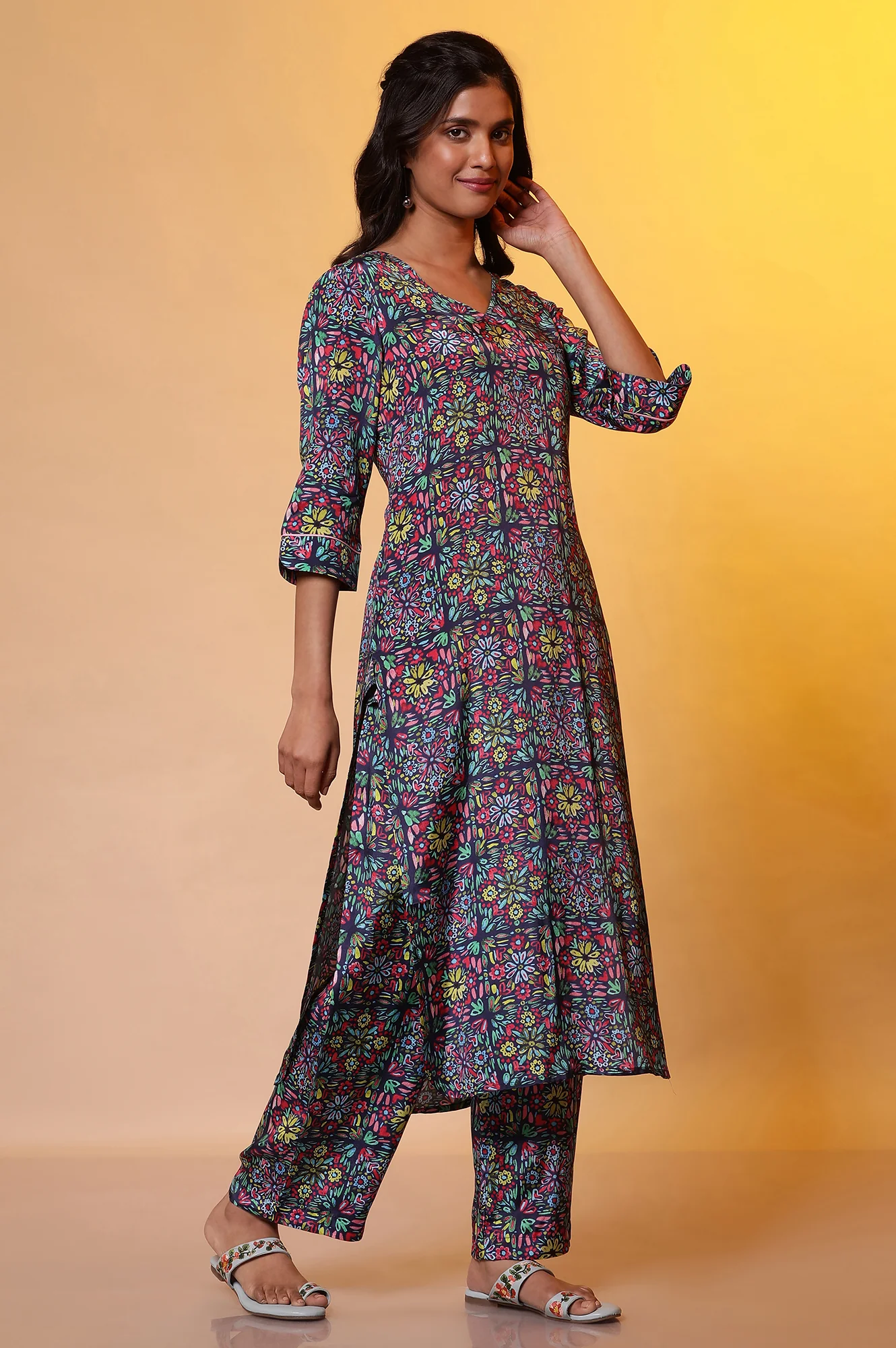 Blue Floral Printed Straight Kurta, Pants and Dupatta Set - Image 5