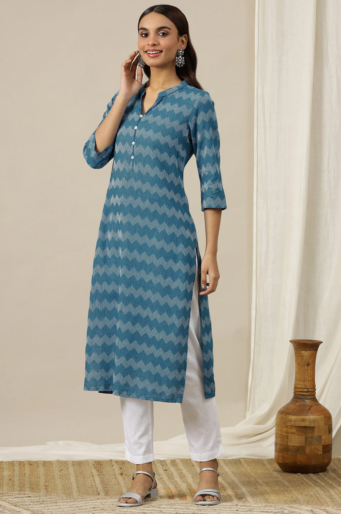 Blue Geometric Printed Mandarin Collar Cotton Blend Straight Dobby Kurta - Image 4