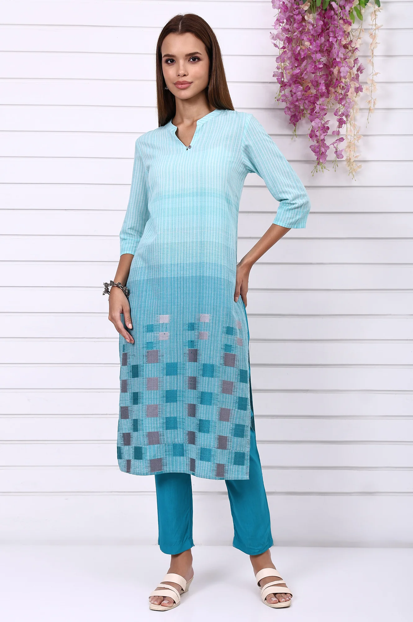 Blue Geometric Printed Yarn Dyed Straight Kurta and Trousers Co-ord Set - Image 2