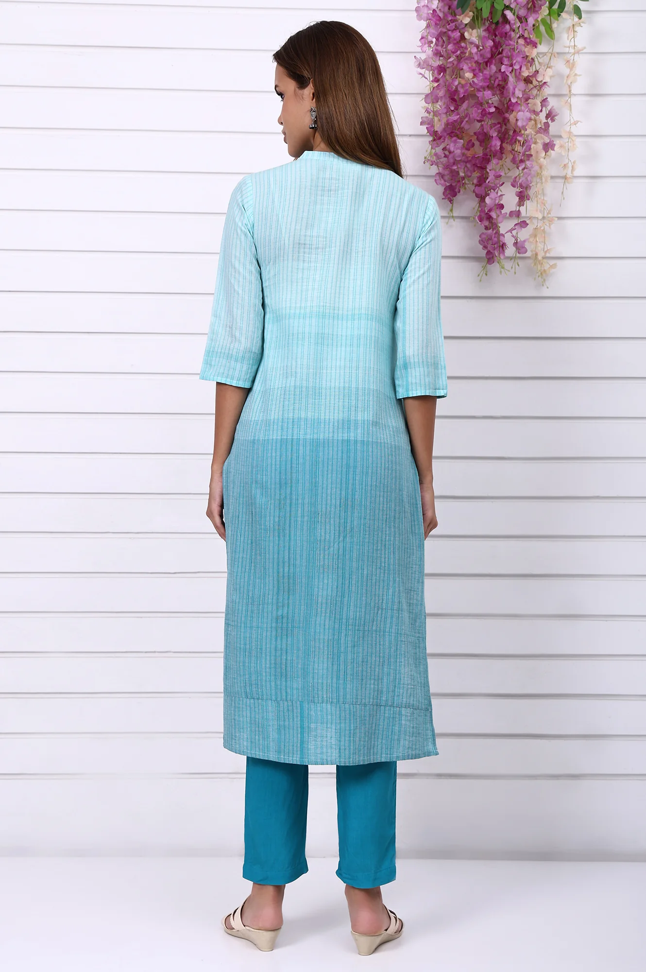 Blue Geometric Printed Yarn Dyed Straight Kurta and Trousers Co-ord Set - Image 5