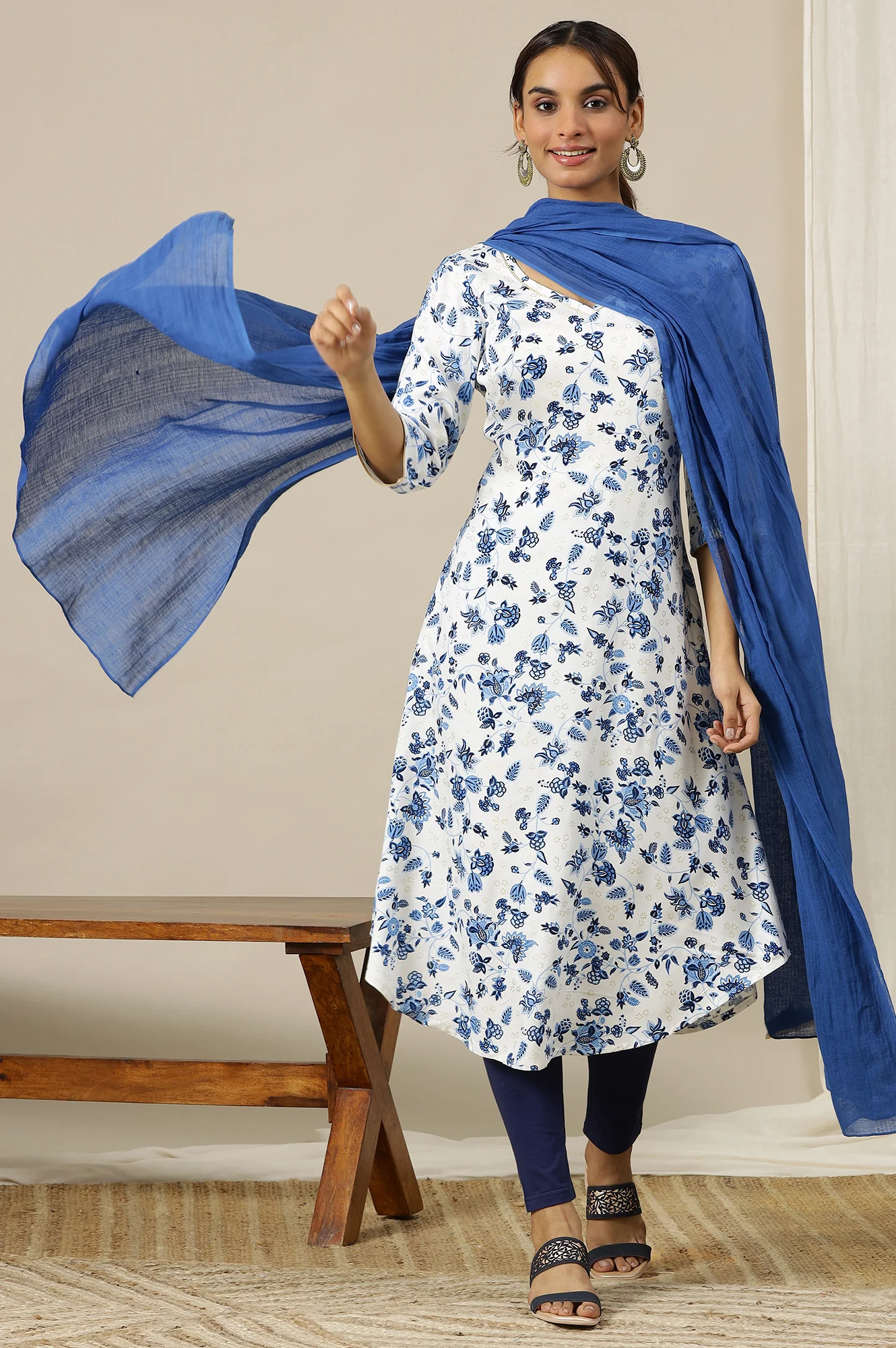 Blue Geometric Woven Pure Cotton Dupatta - Image 4