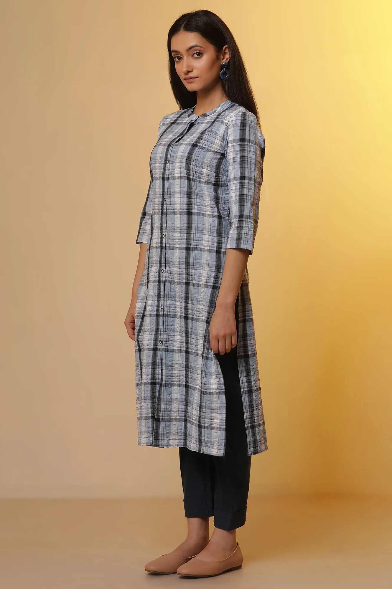 Blue Textured Cotton Checker Kurta and Pintuck Pants Set - Image 3