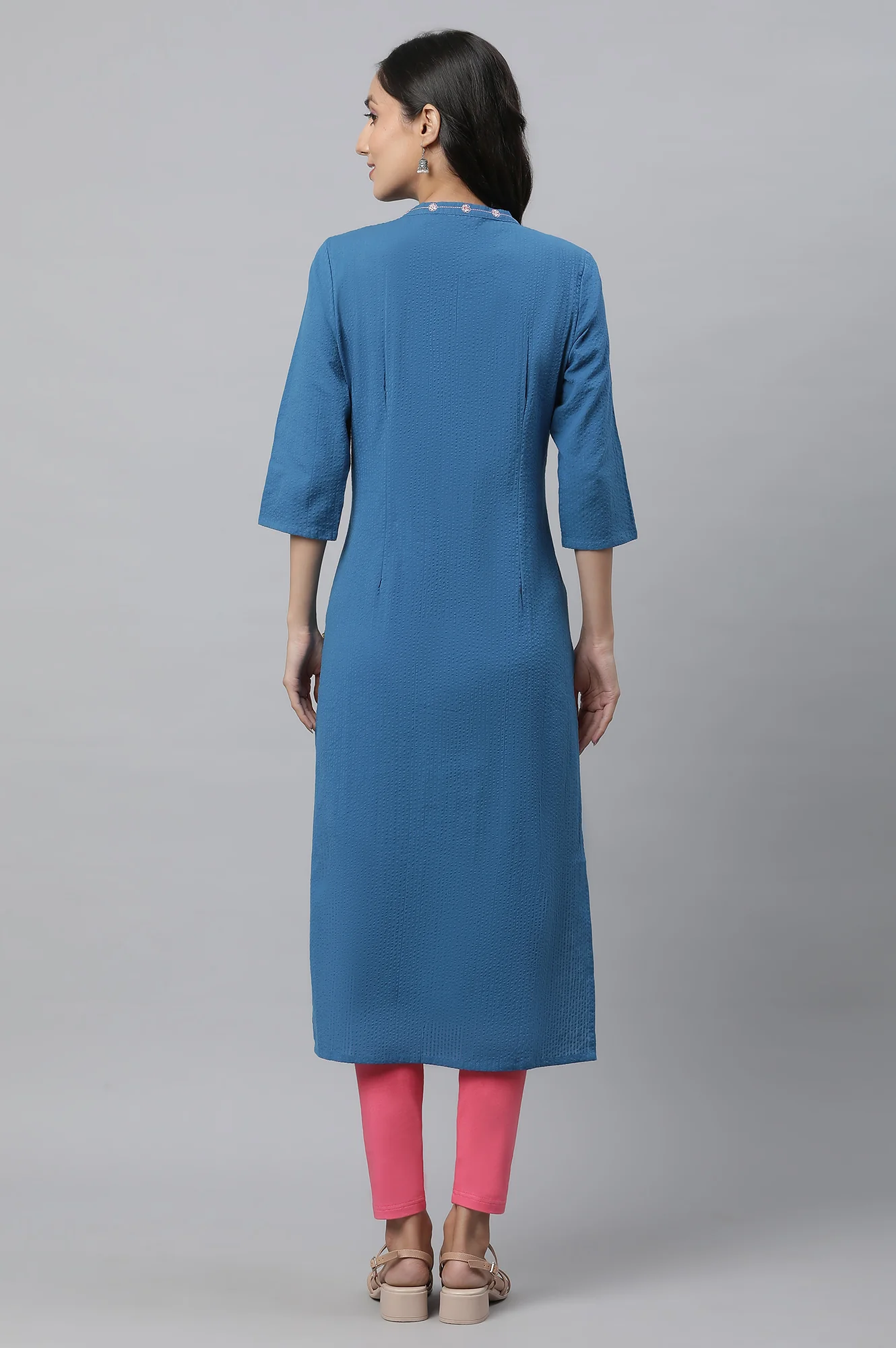 Blue Solid Embroidered Straight Cotton Kurta - Image 4
