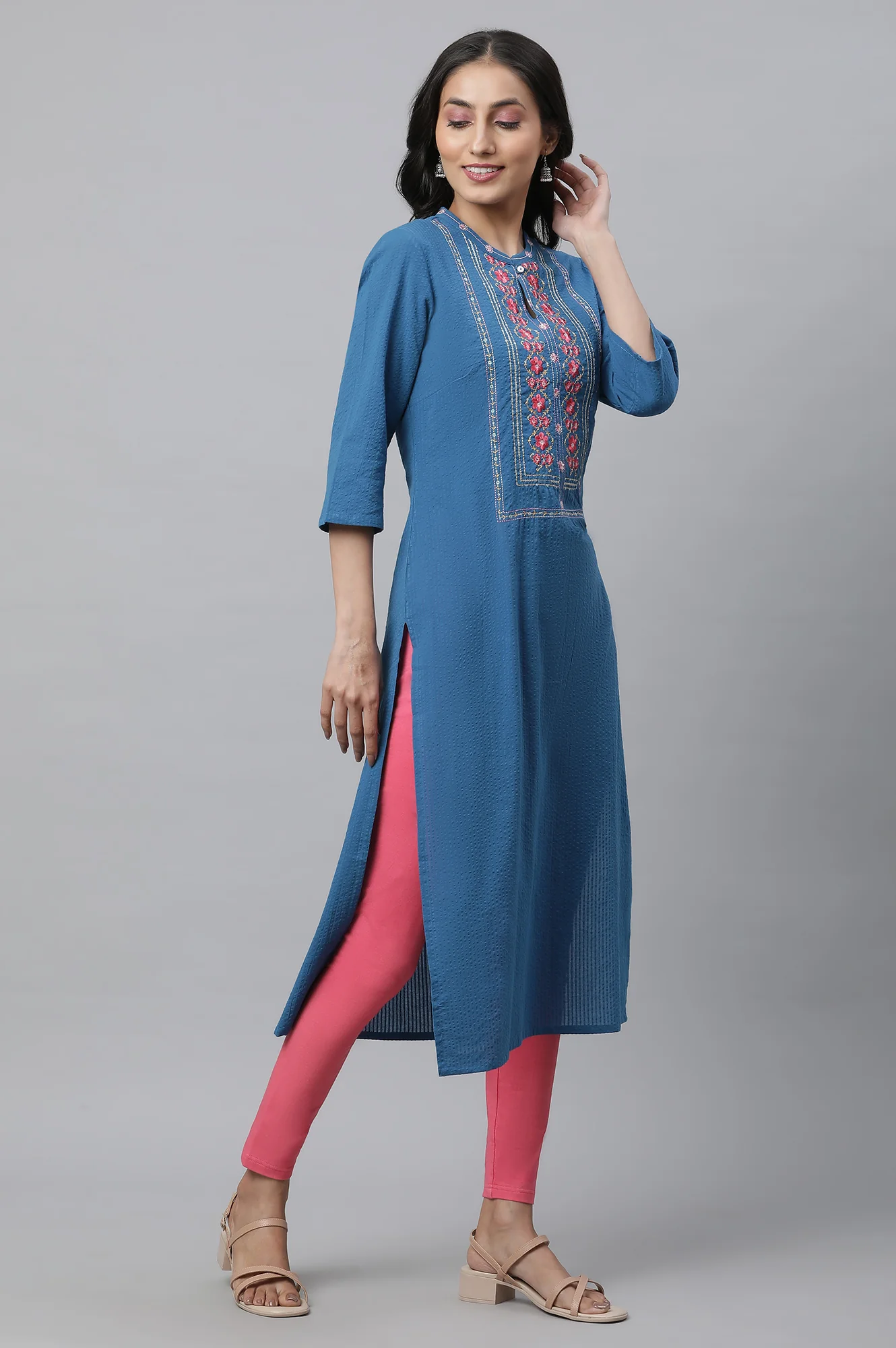 Blue Solid Embroidered Straight Cotton Kurta - Image 5