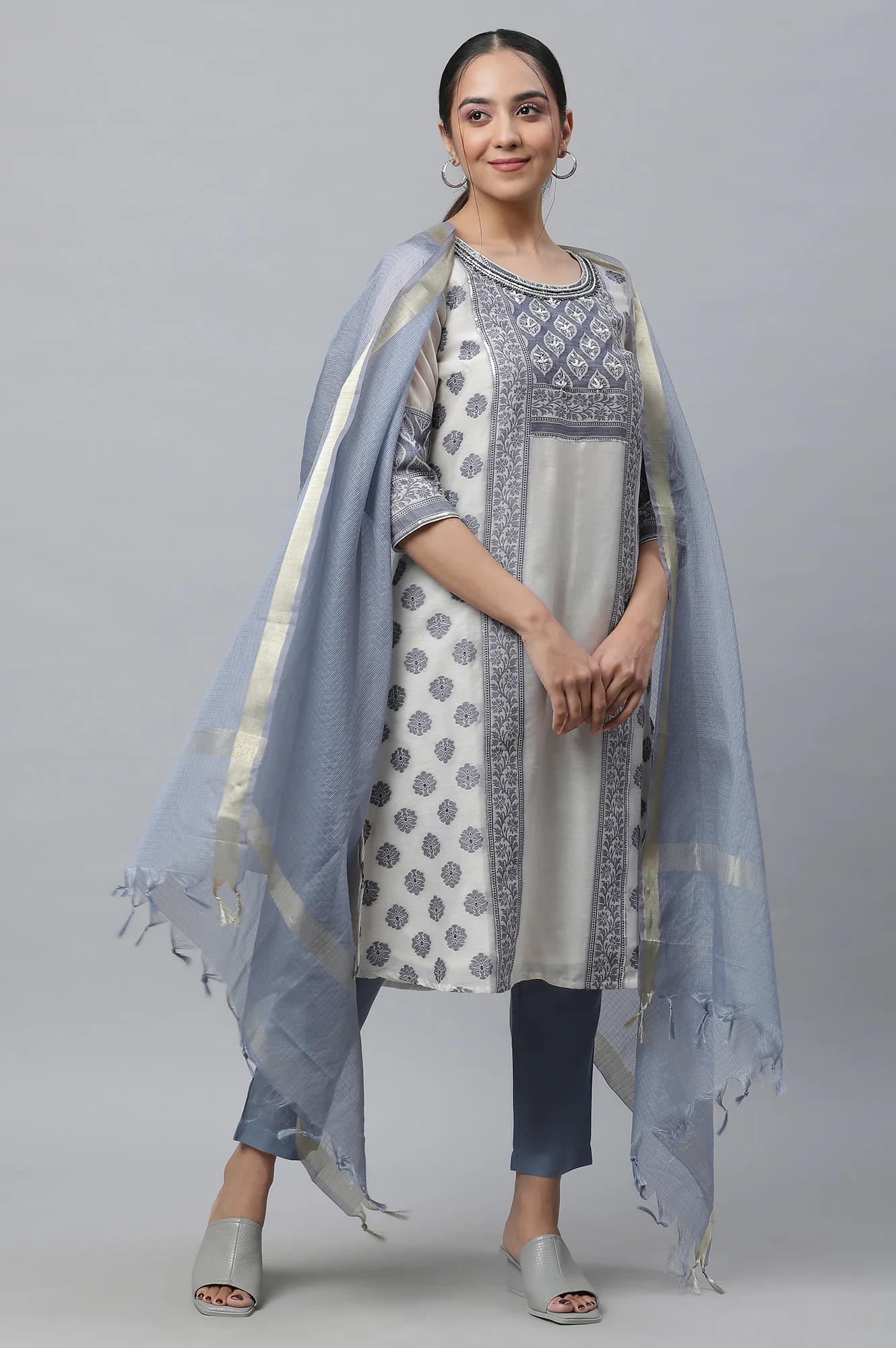 Blue Yarn-Dyed Kurta, Trousers And Dupatta Set - Image 2