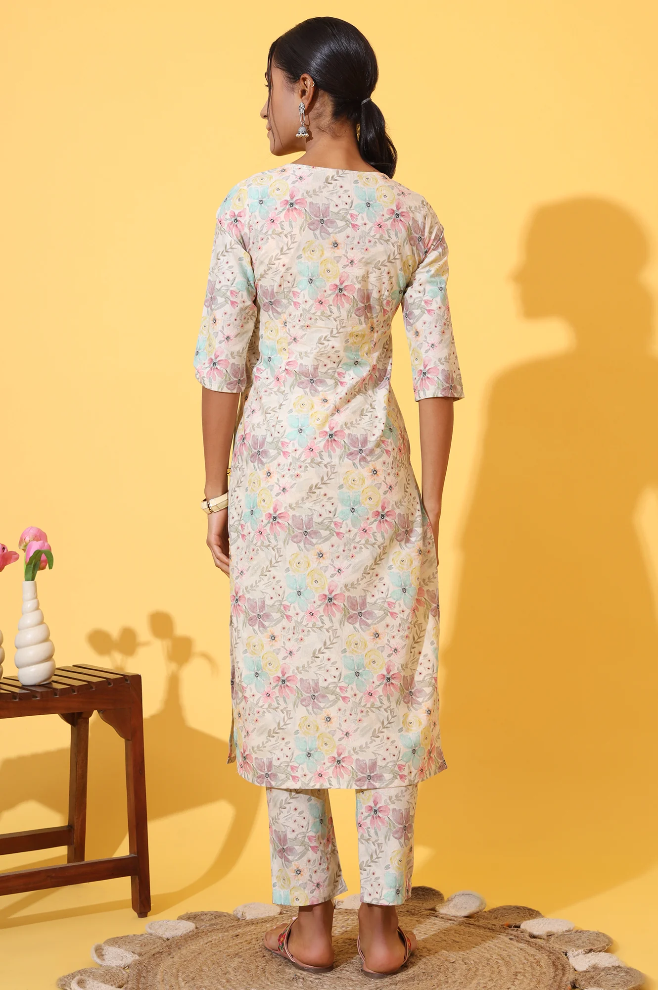 Cream Floral Printed Cotton Shimmer Straight Kurta and Trousers Co-ord Set - Image 6