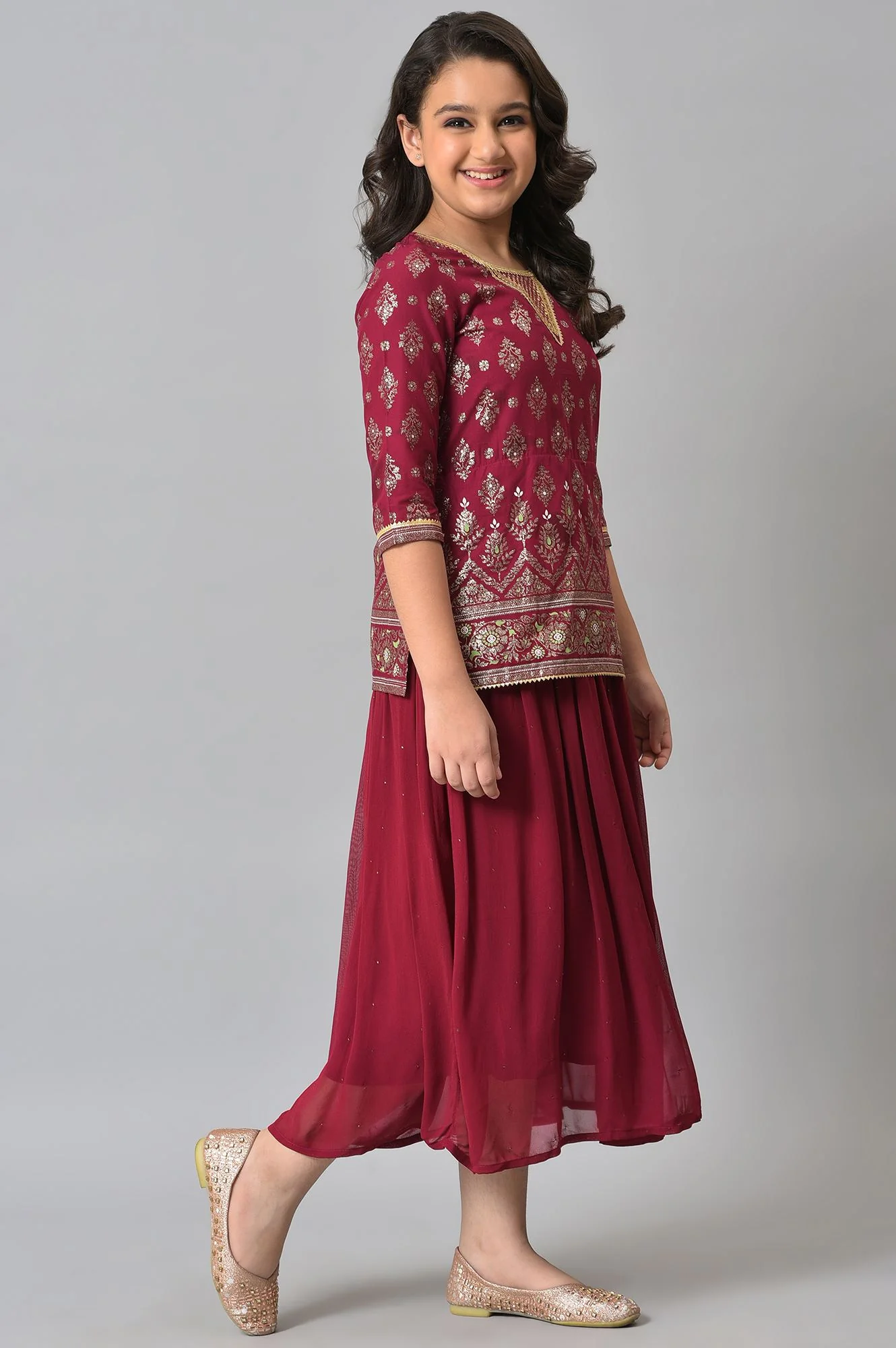 Girls Pink Embroidered Festive Dress With Green Dupatta - Image 4