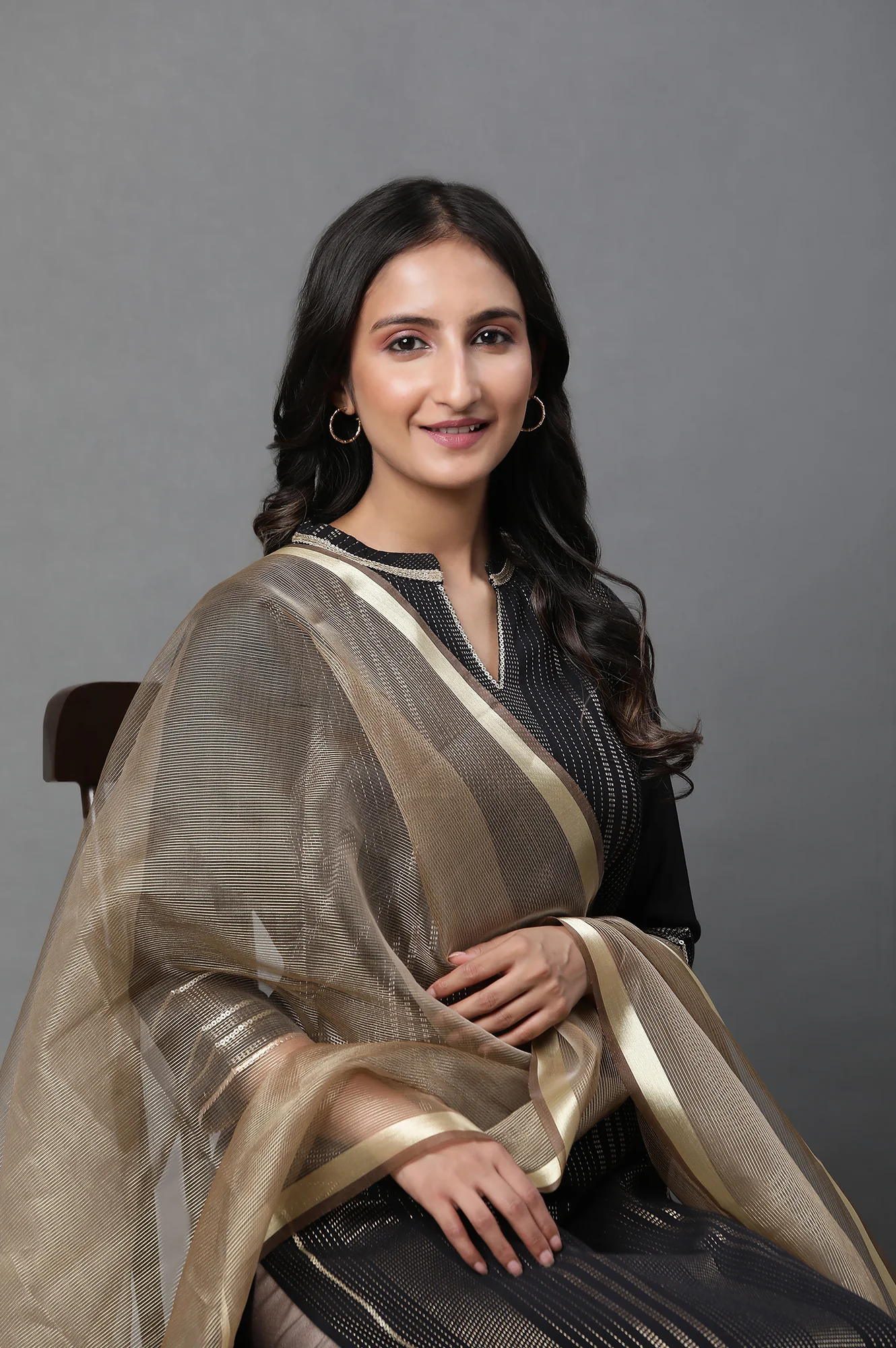 Gold Solid Yarn-Dyed Tassel Rectangular Zari Dupatta - Image 5
