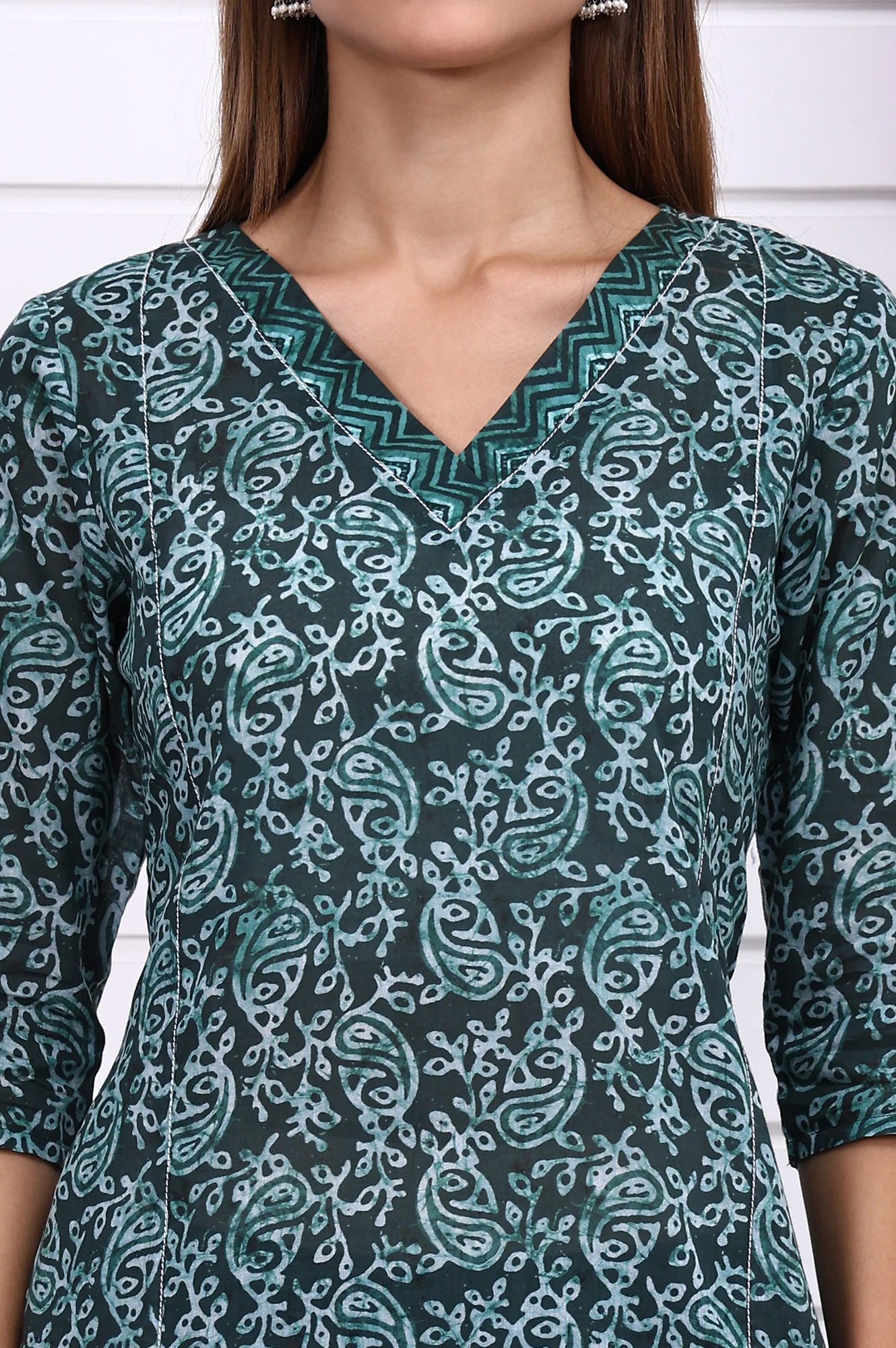 Green Batik Printed Pure Cotton Straight Casual Kurta - Image 3