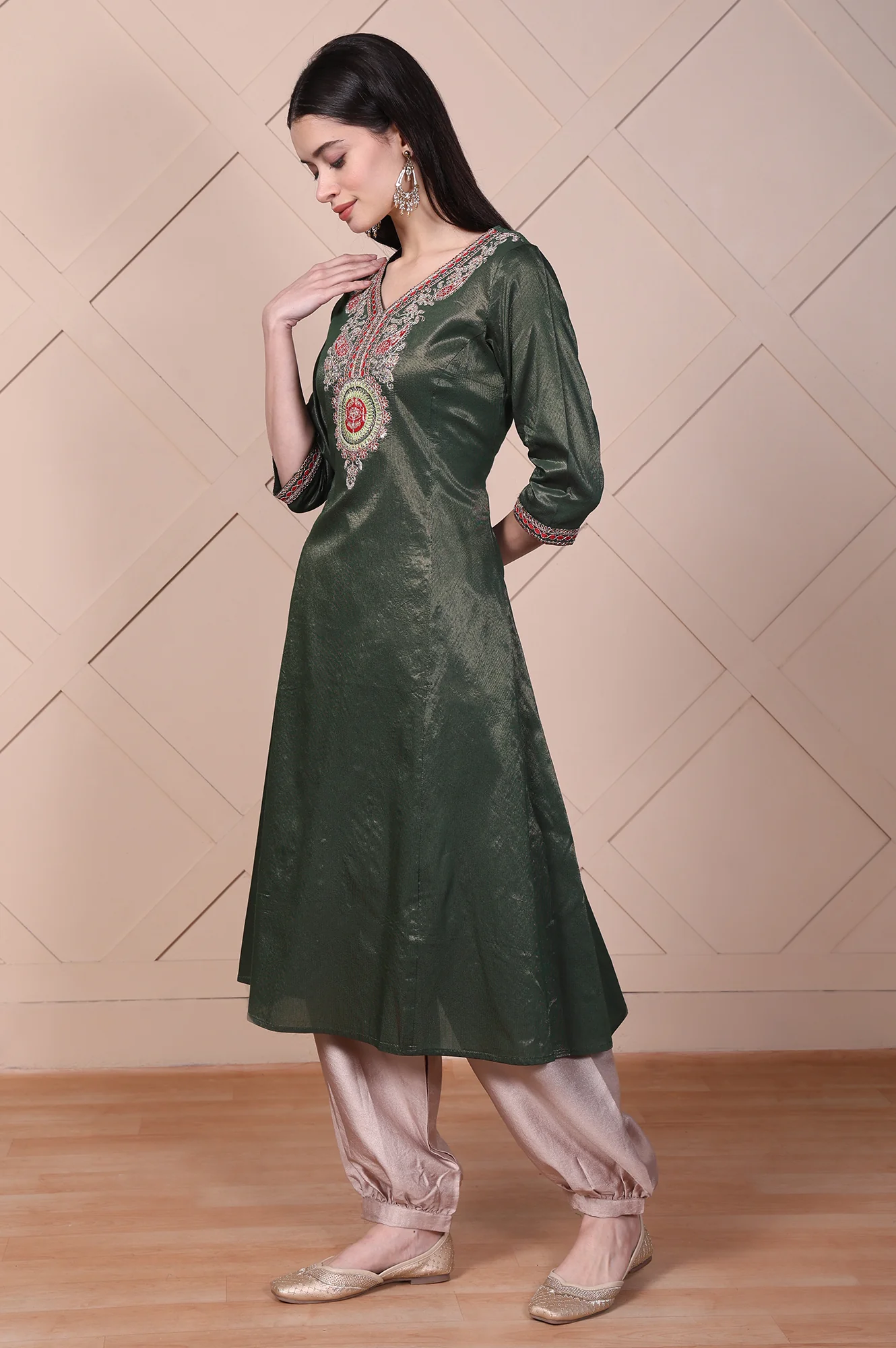 Green Embroidered A-Line Rayon Kurta - Image 4