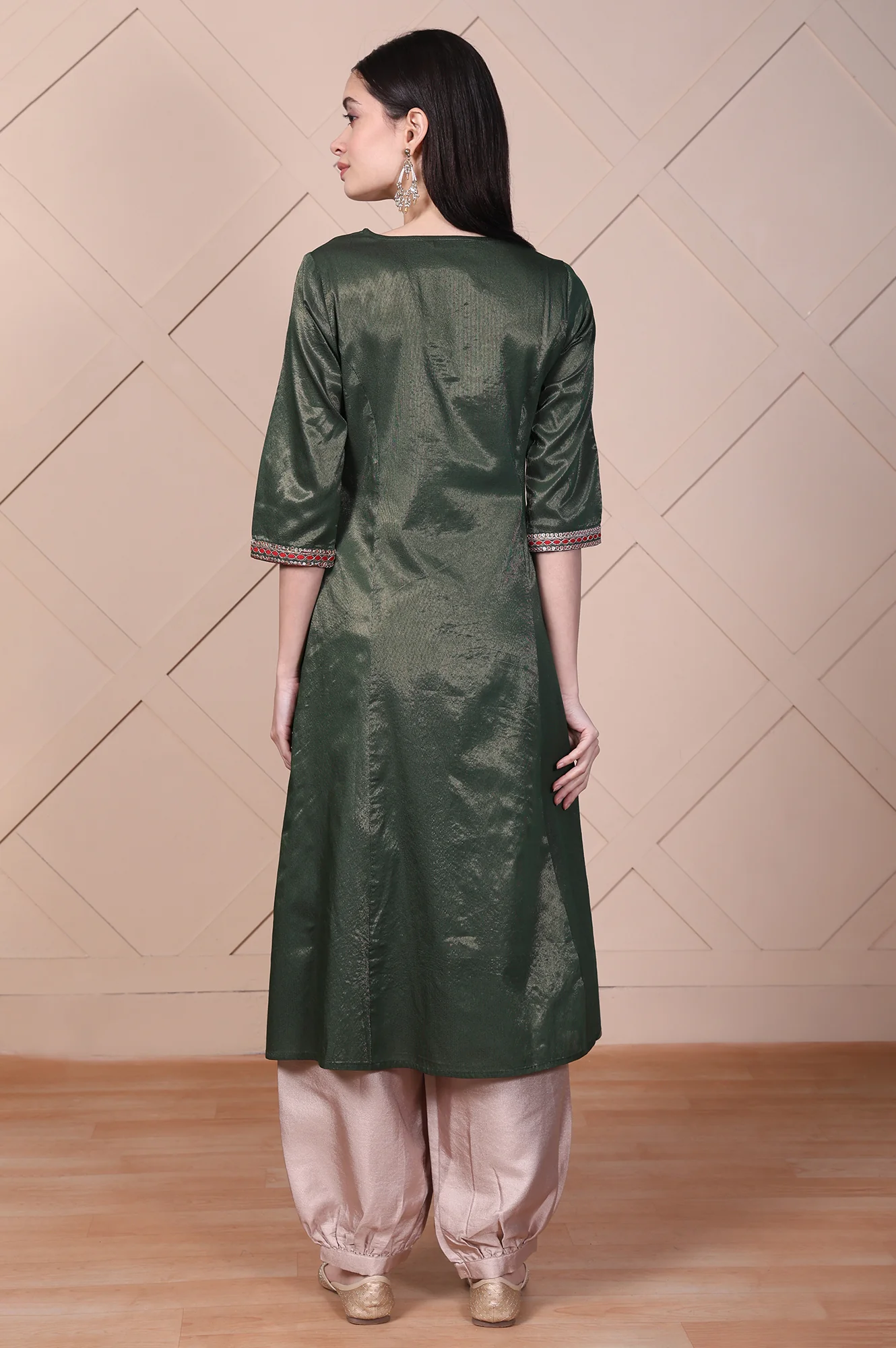 Green Embroidered A-Line Rayon Kurta - Image 5
