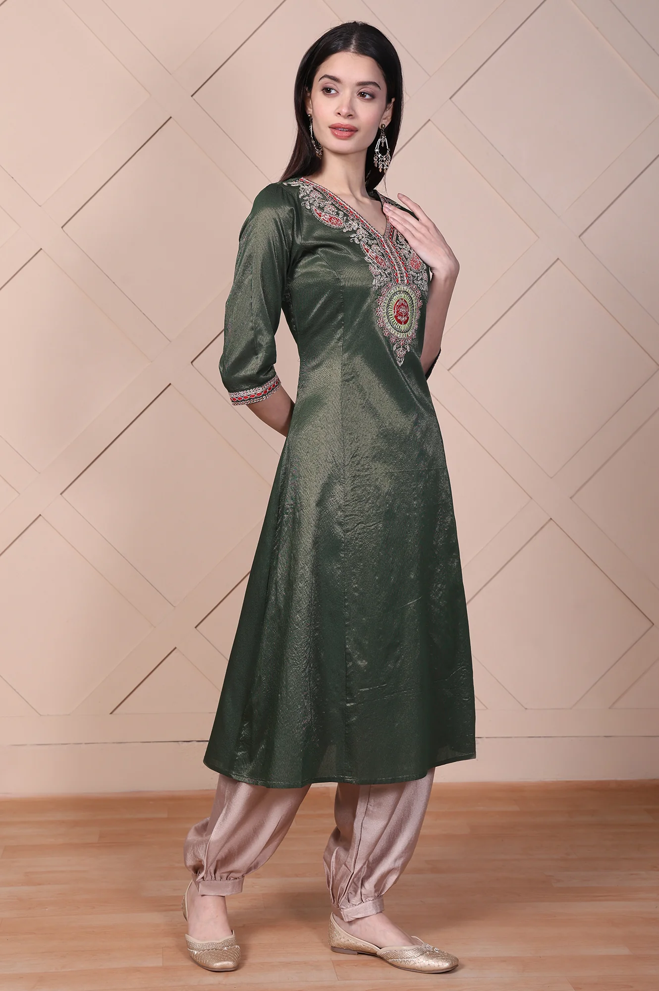 Green Embroidered A-Line Rayon Kurta - Image 6
