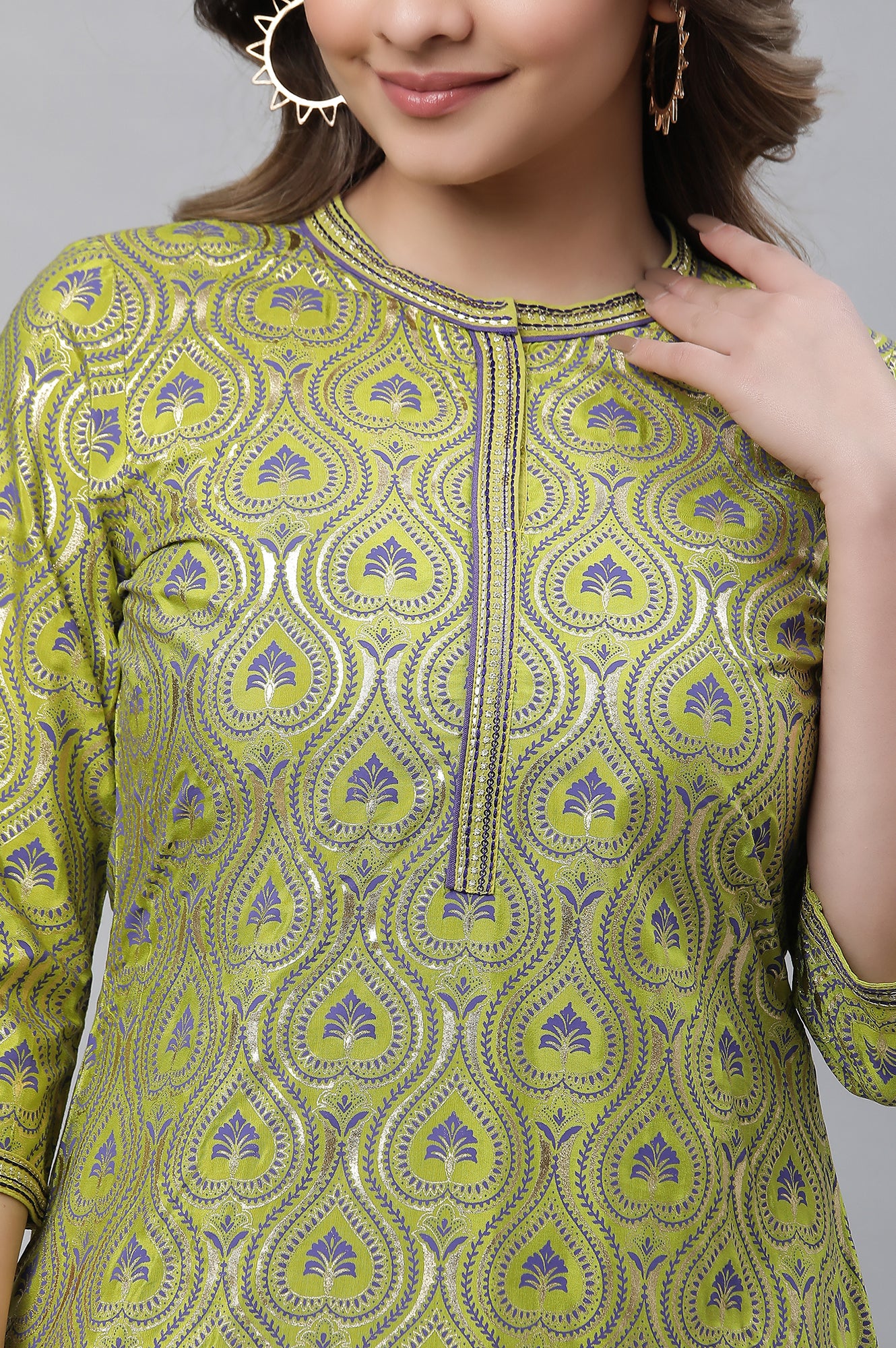 Green Embroidered Festive Kurta in Floral Print - Image 6