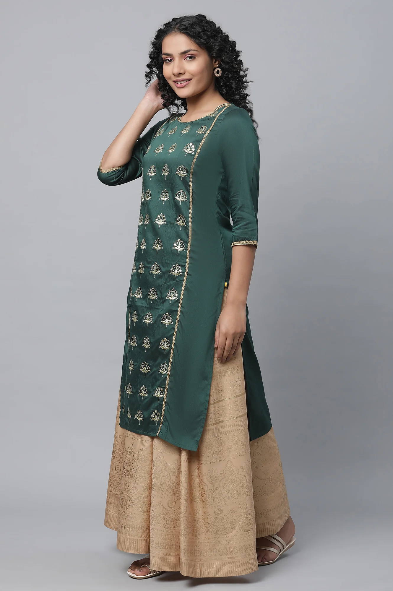 Green Embroidered kurta, Skirt & Dupatta Set - Image 3