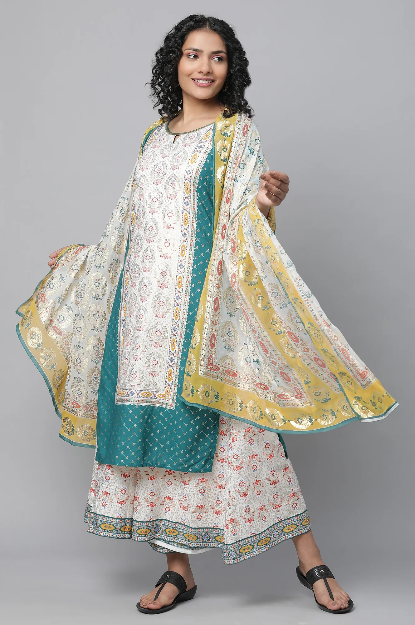 Green Festive kurta, Culottes & Dupatta Set - Image 5