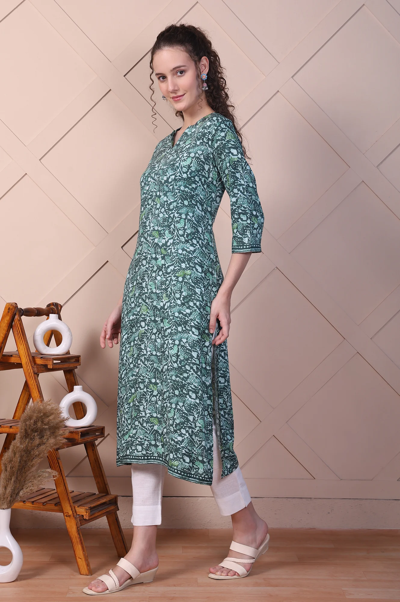 Green Floral Batik Printed Straight Kurta - Image 4