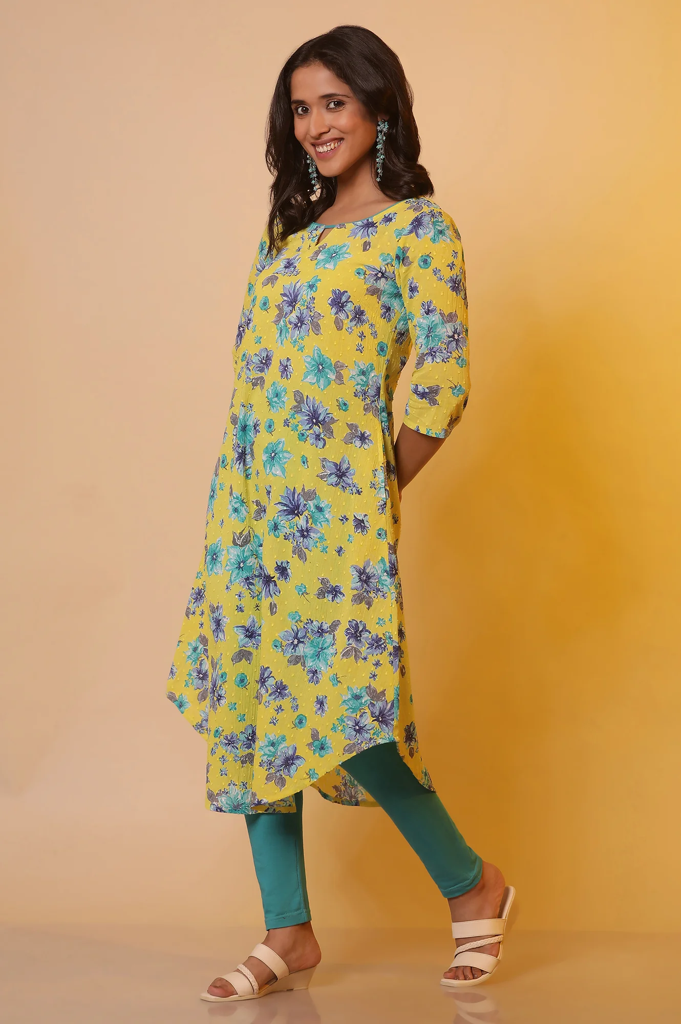 Green Floral Printed Asymmetrical Kurta - Image 3